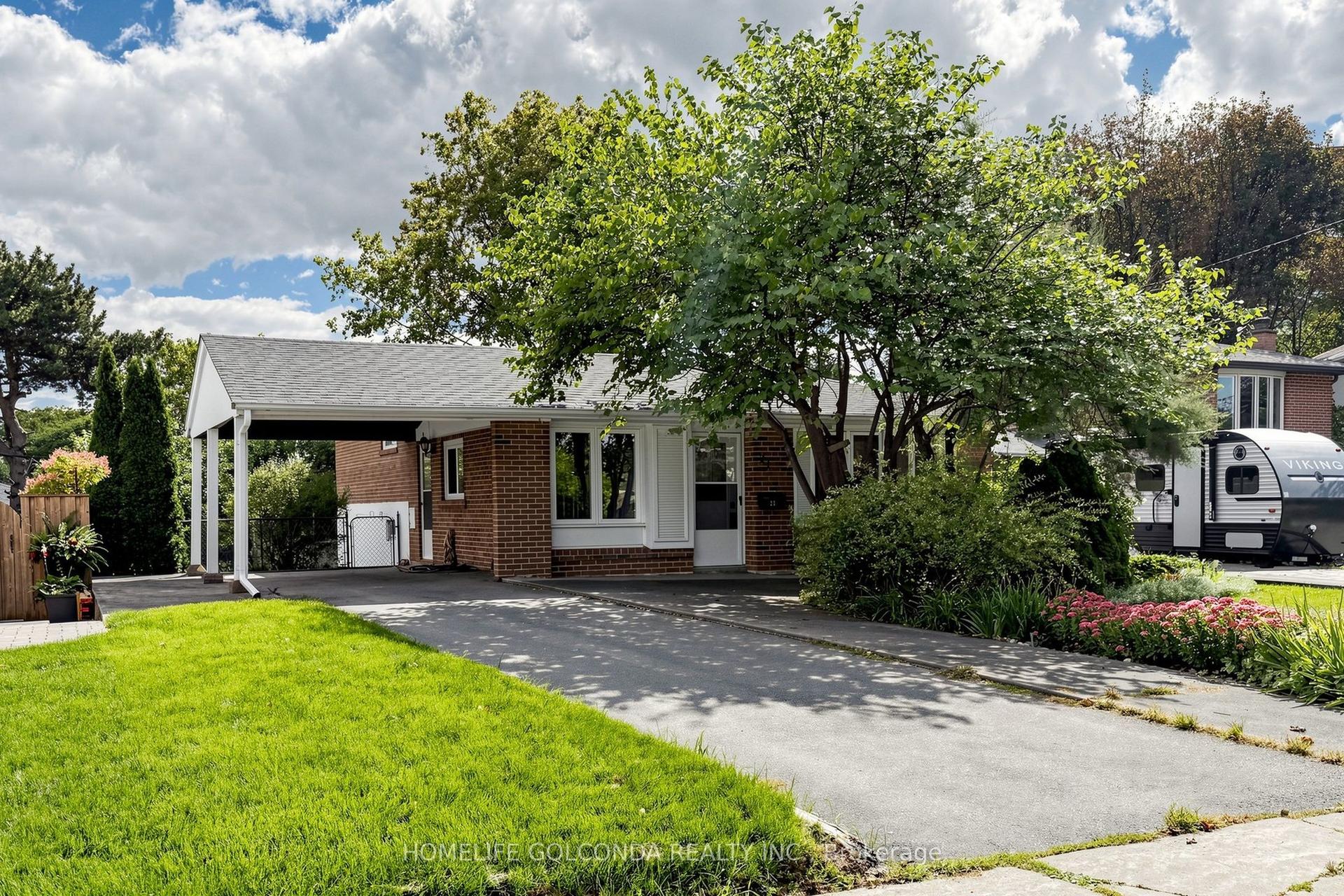 21 Grove Park Crescent, Toronto — Detached for sale, photo 1