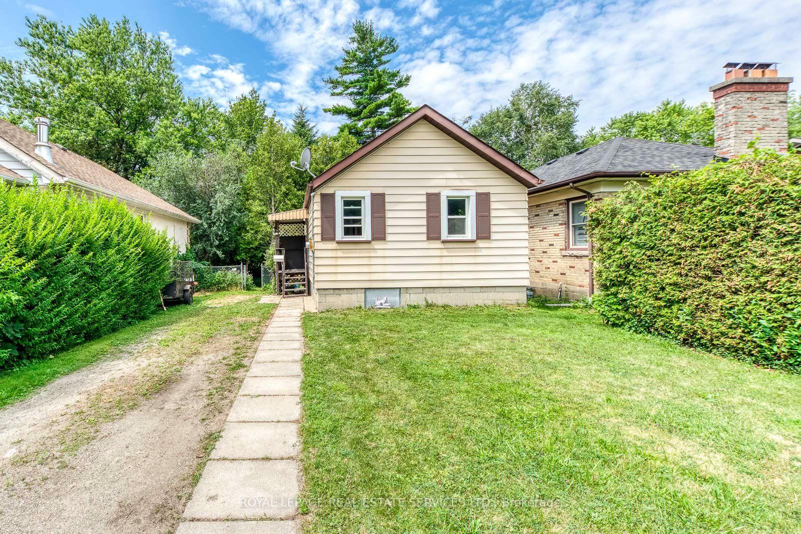 10 Thatcher Avenue, Toronto — Detached for sale, photo 1