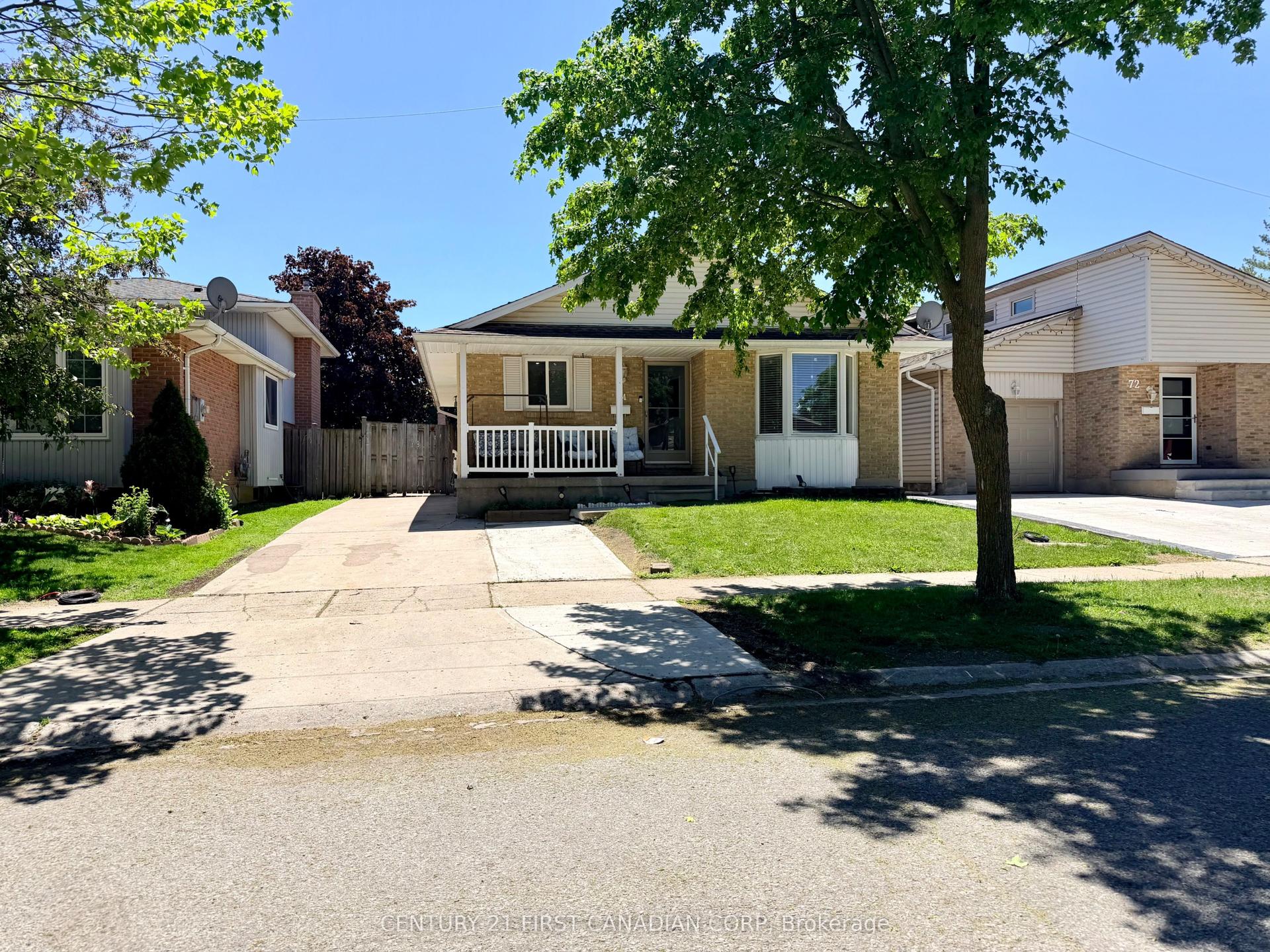 74 Tumbleweed Crescent — photo 1
