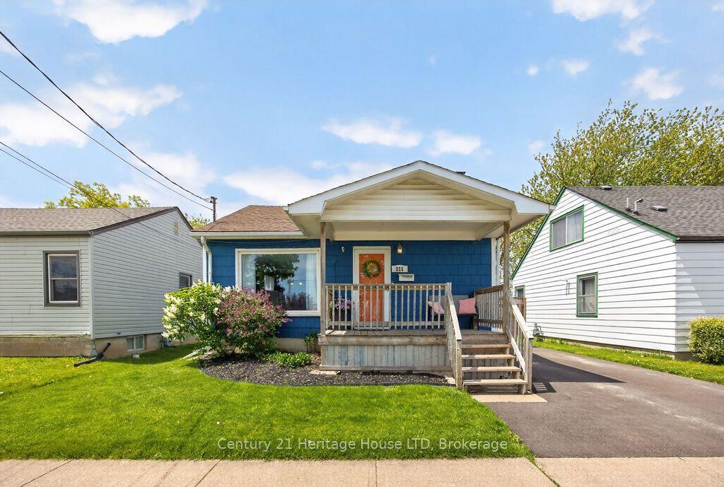 211 Grantham Avenue — photo 1