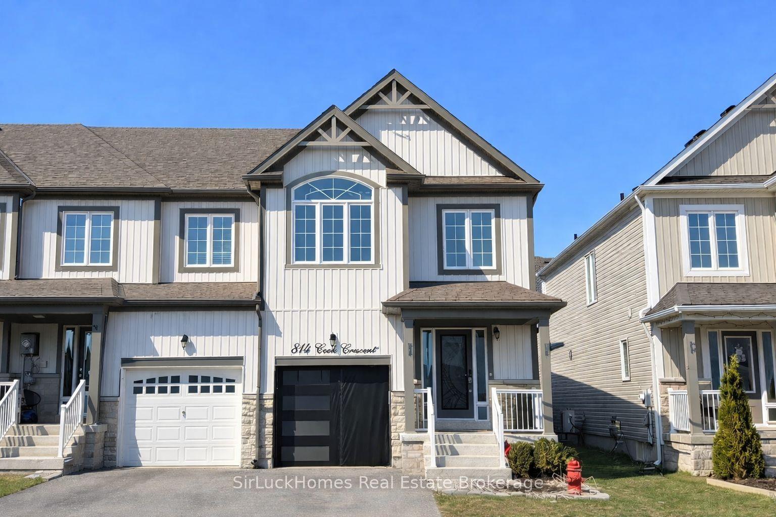 814 Cook Crescent — photo 1