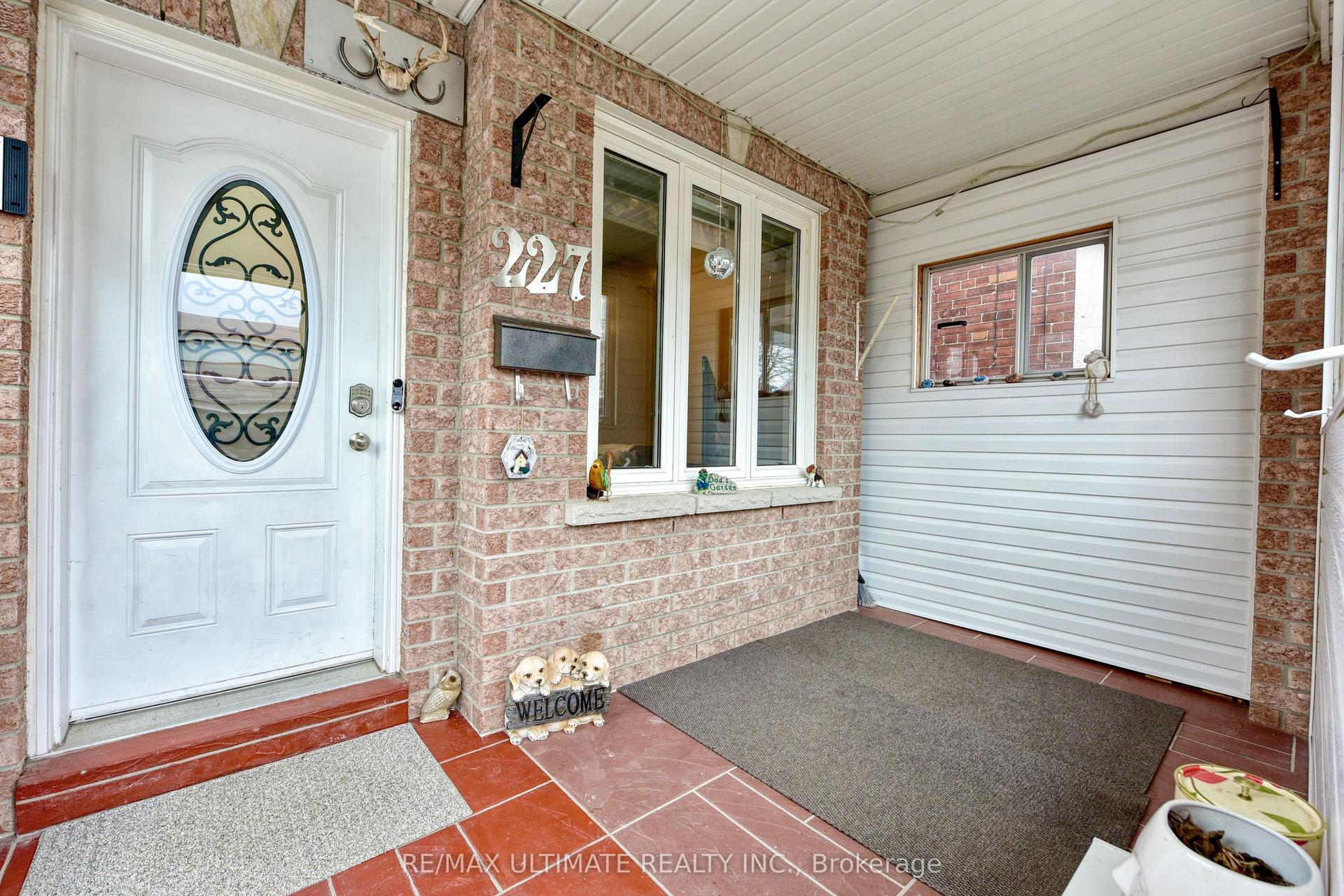 227 Earlscourt Avenue — photo 1