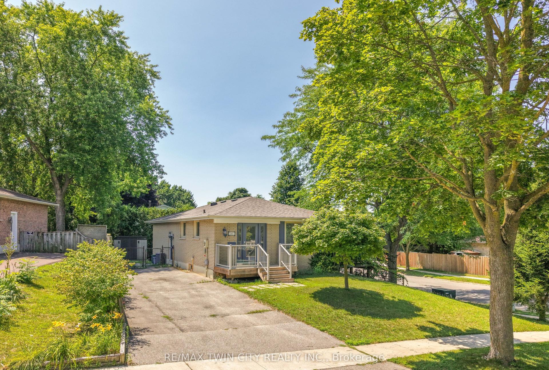 160 Woodlawn Avenue, Brantford — Detached for sale, photo 1