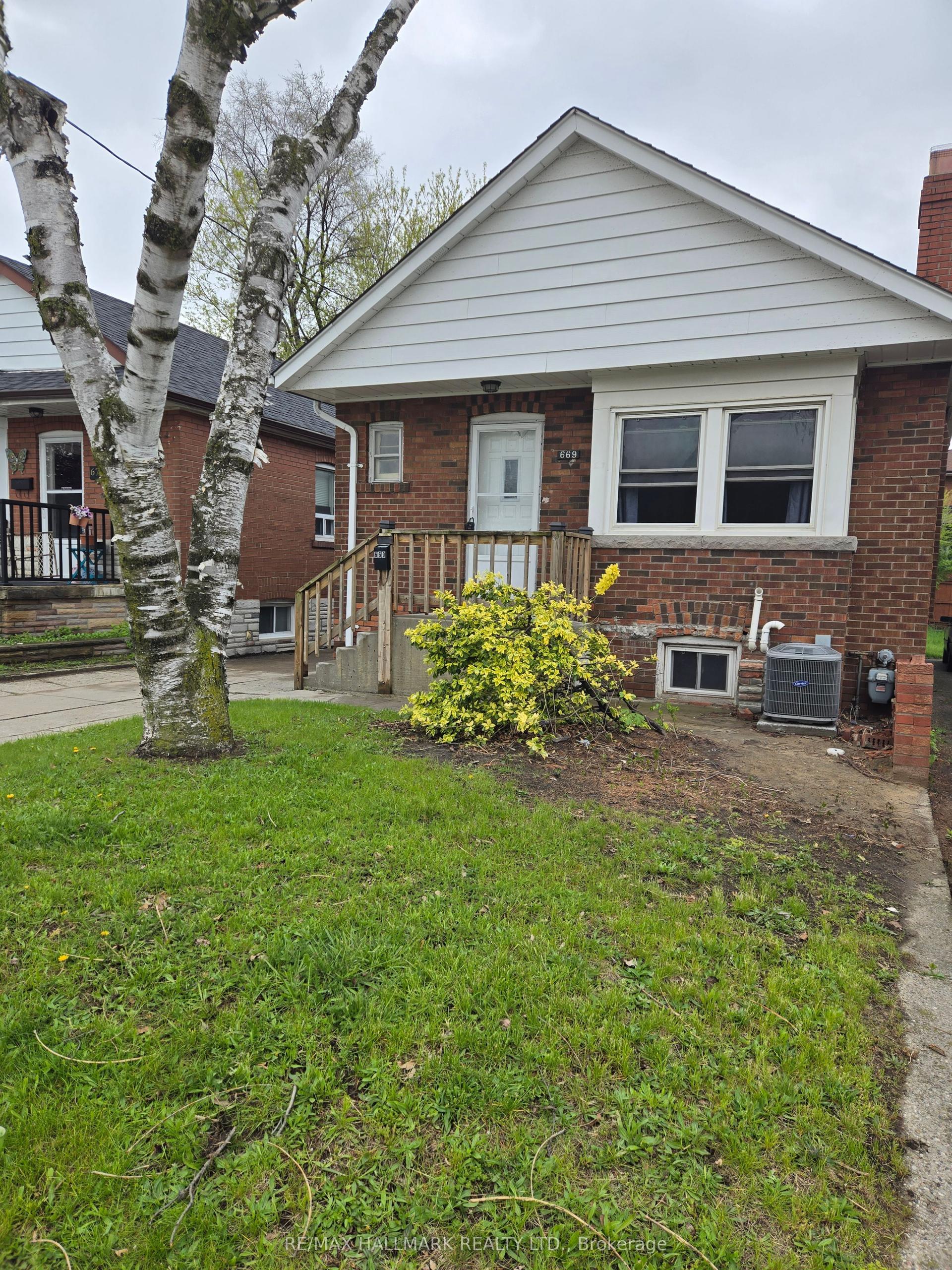 669 Cosburn Avenue — photo 1
