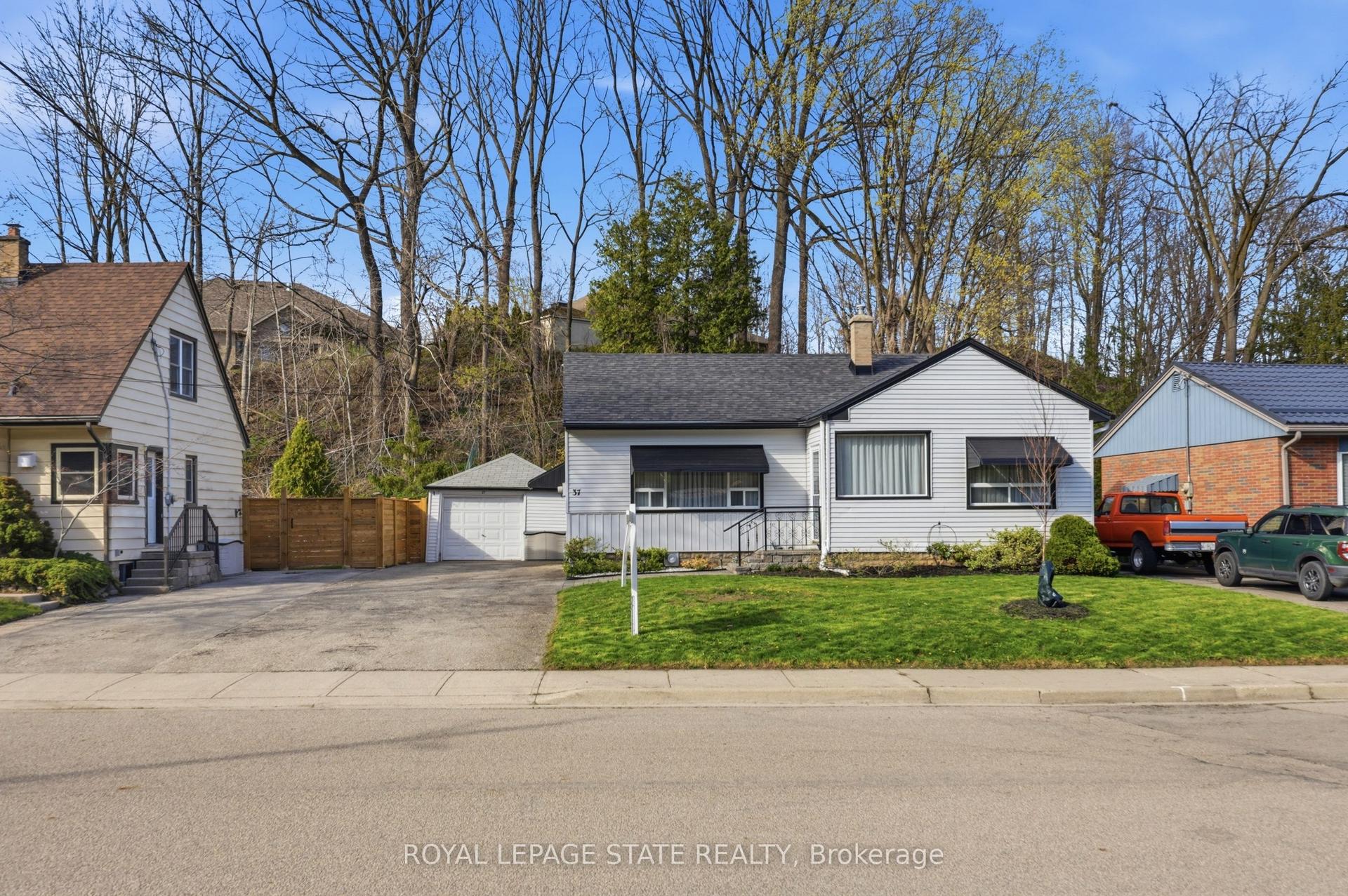 37 Central Park Avenue — photo 1