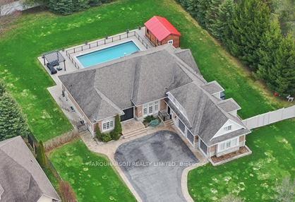 21 Country Club Crescent — photo 1