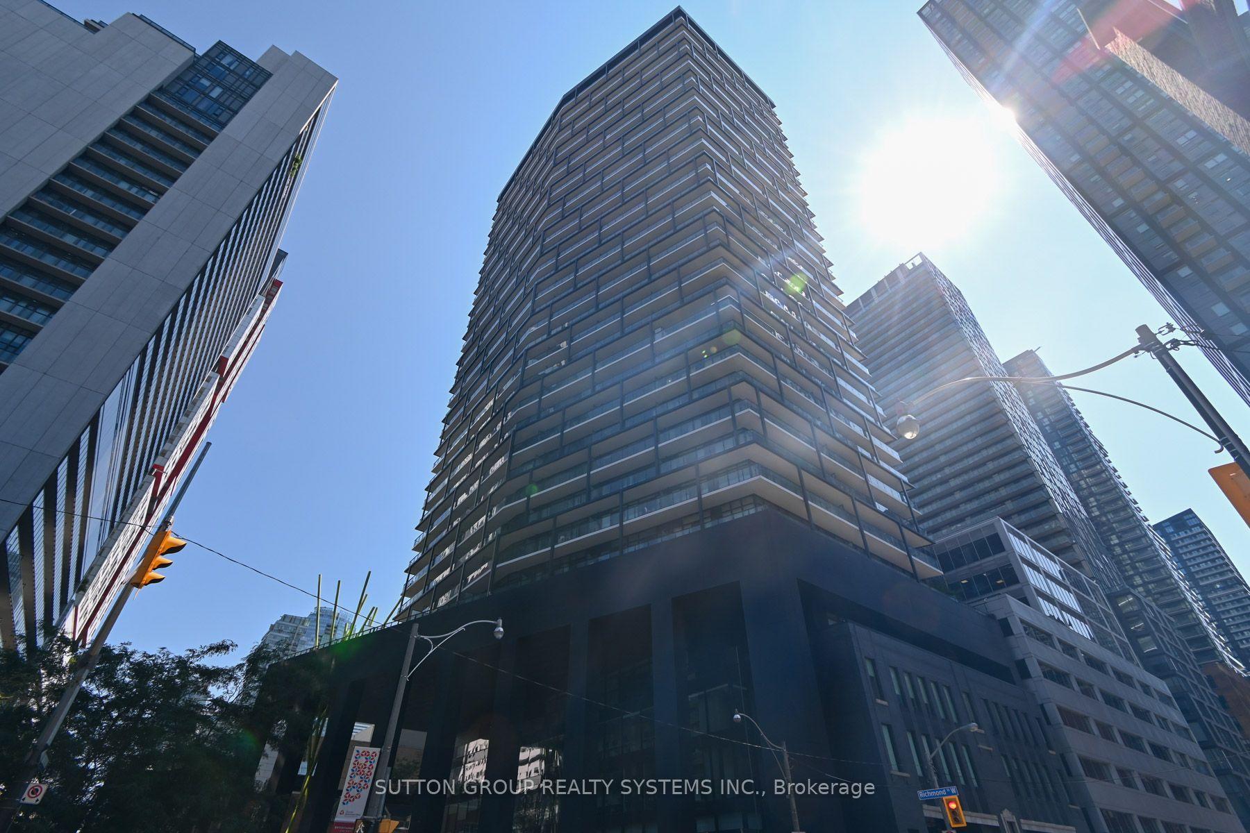 125 Peter Street 2004 #2004, Toronto — Condo for lease, photo 1