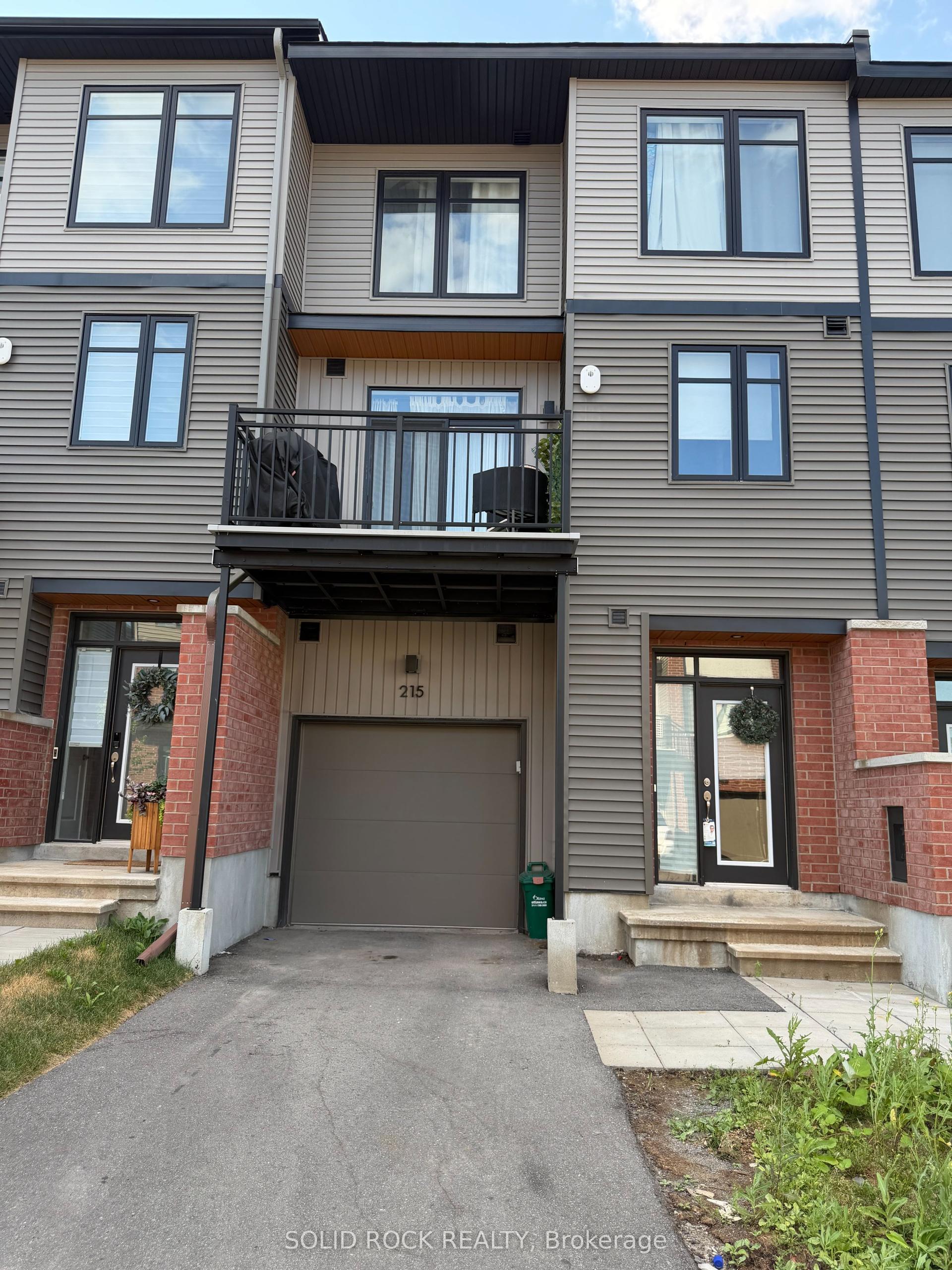 215 Tussock Private, Blossom Park - Airport and Area — Townhouse for lease, photo 1