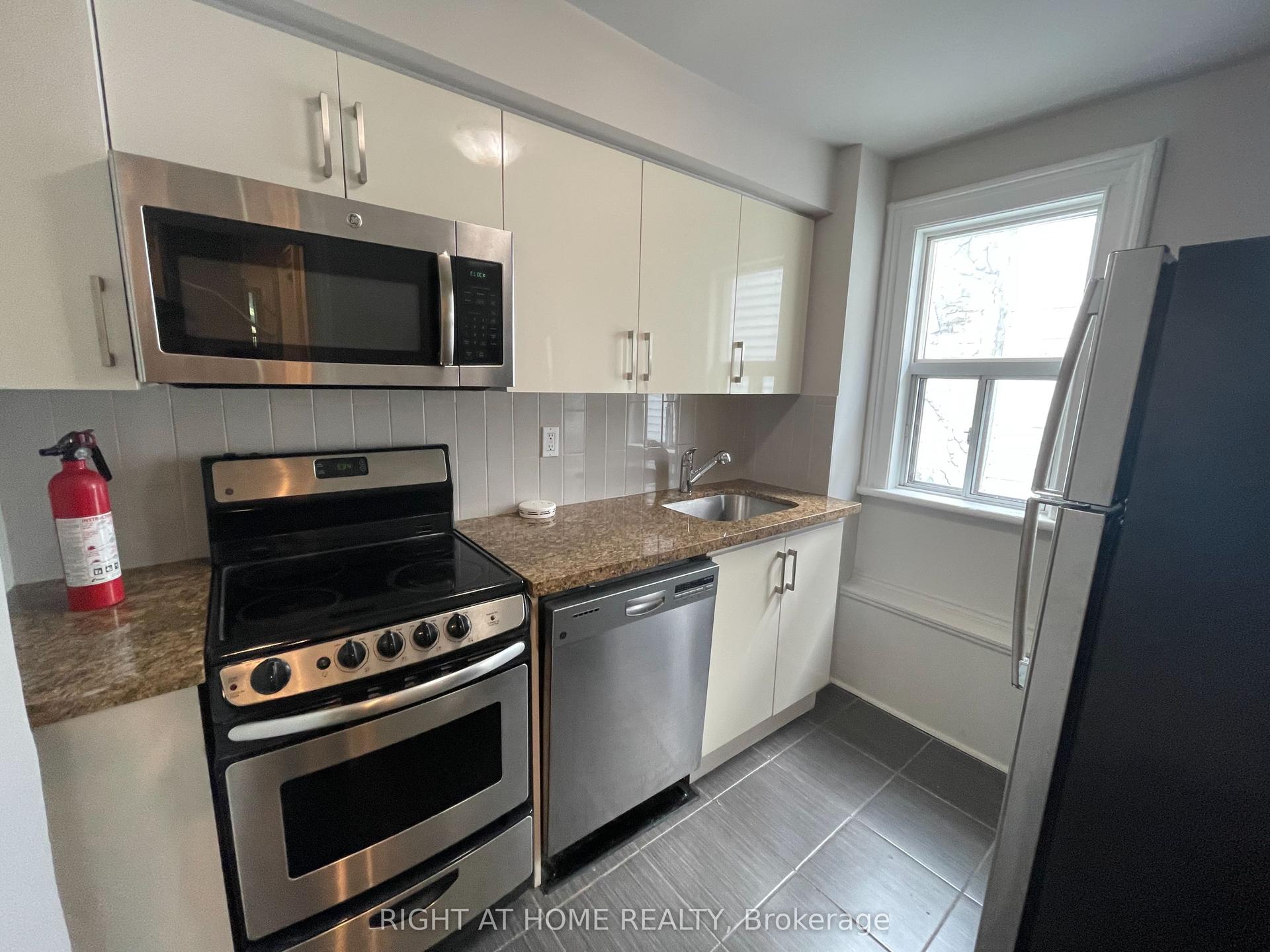 71 Cecil Street 2 #2, Toronto — Multiplex for lease, photo 1