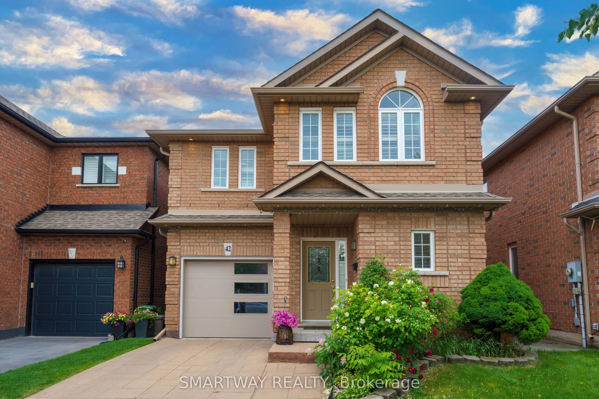 42 Peachwood Crescent, Hamilton — Detached for sale, photo 1