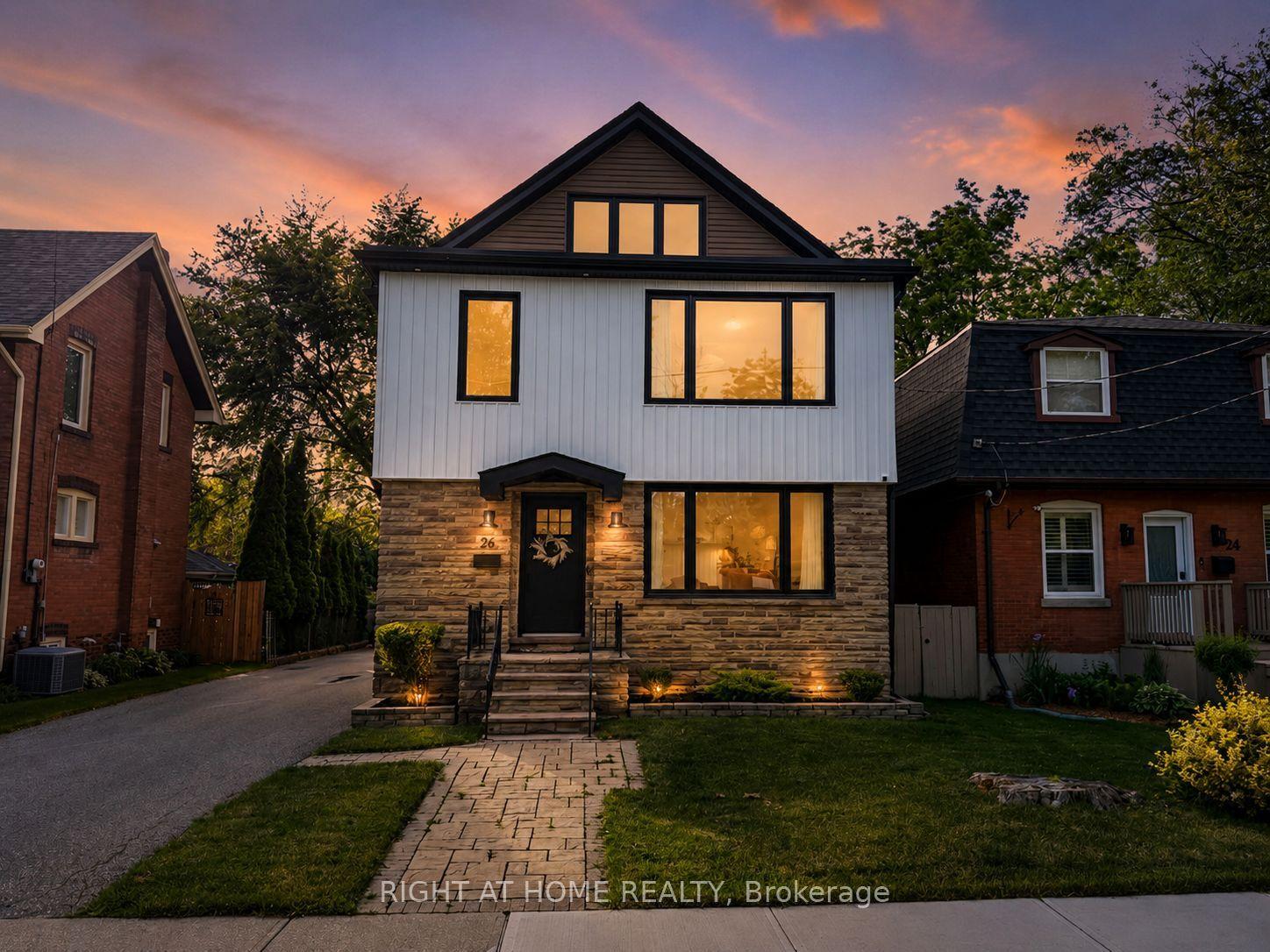 26 Craig Street, Brampton — Detached for sale, photo 1
