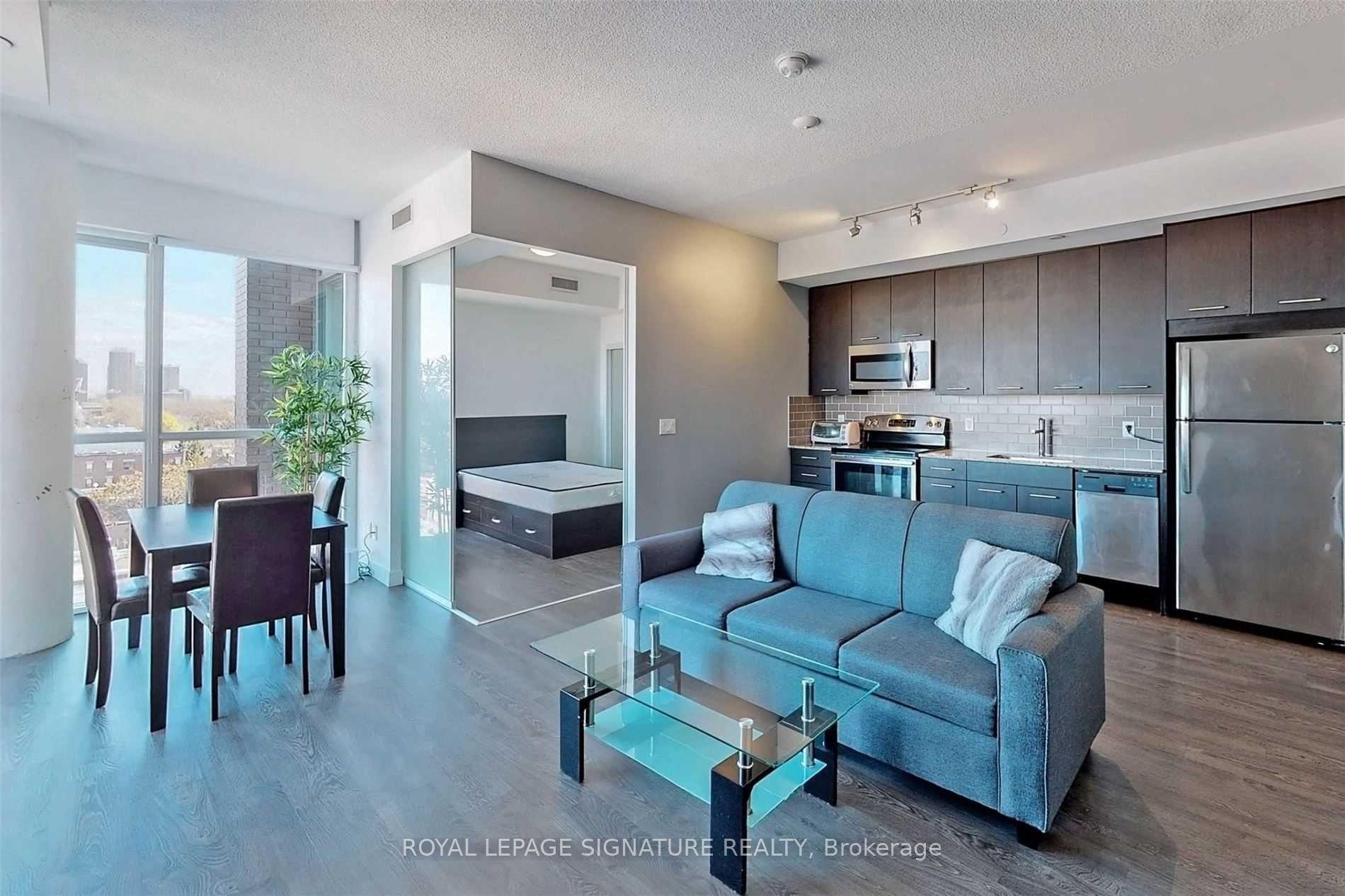 2055 Danforth Avenue 807 #807 — photo 1