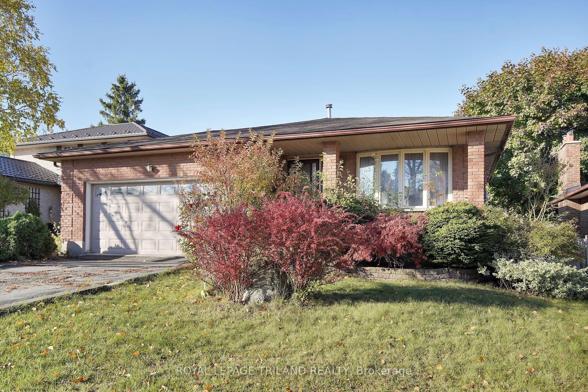 42 Applegreen Grove — photo 1