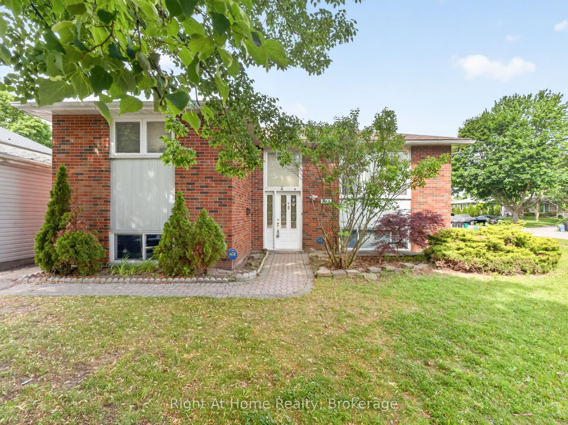 833 Vicki Drive — photo 1