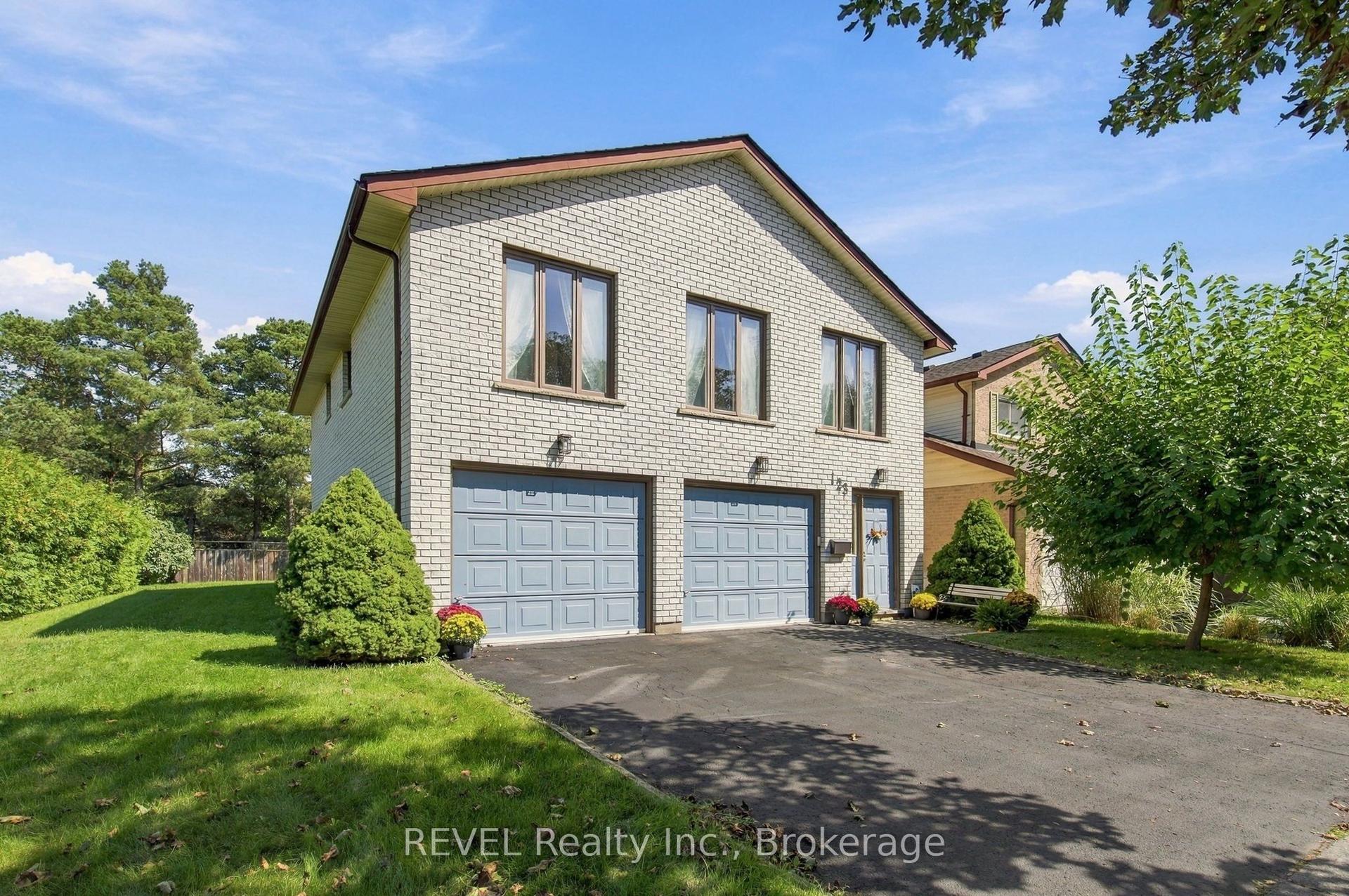 123 Ardwick Street, Whitby — Detached for sale, photo 1