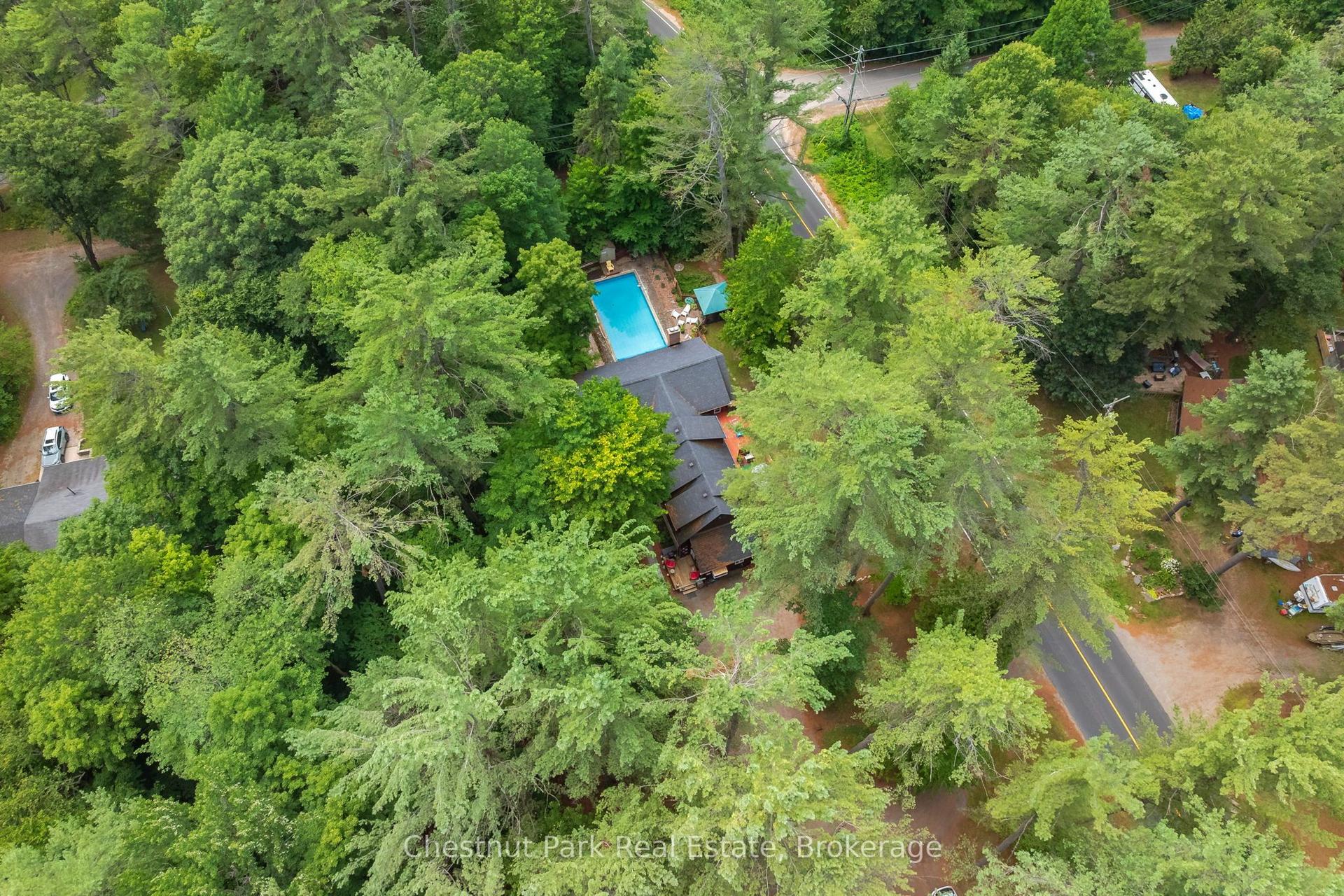 869 Muskoka Road 10, Huntsville — Multiplex for sale, photo 1