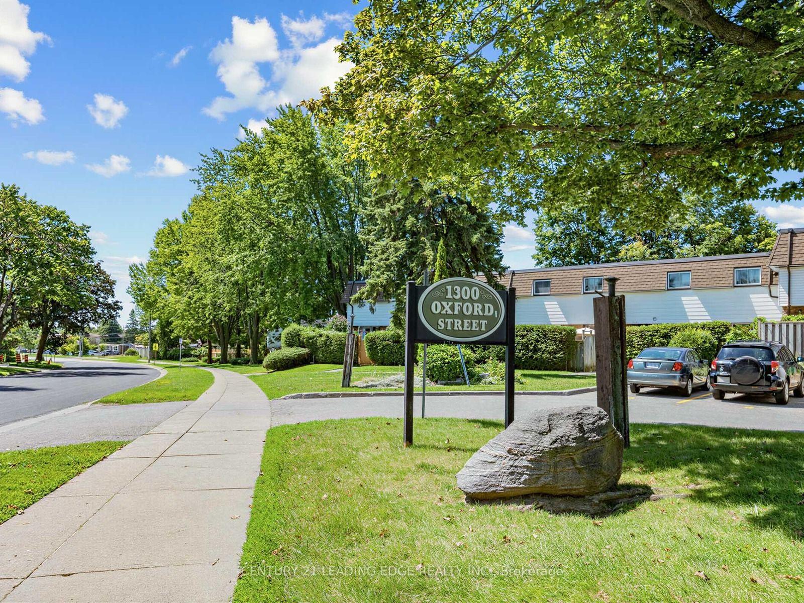 1300 Oxford Street 3 #3, Oshawa — Condo Town for sale, photo 1