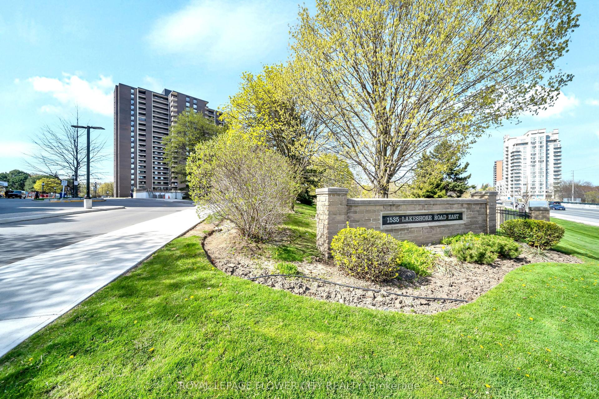 1535 Lakeshore Road E 305 #305 — photo 1