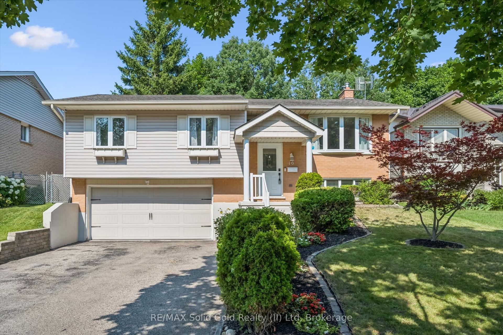 16 Nipigon Street, Kitchener — Detached for sale, photo 1