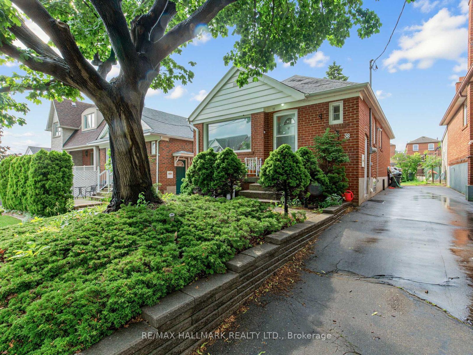 38 Ypres Road, Toronto — Detached for lease, photo 1