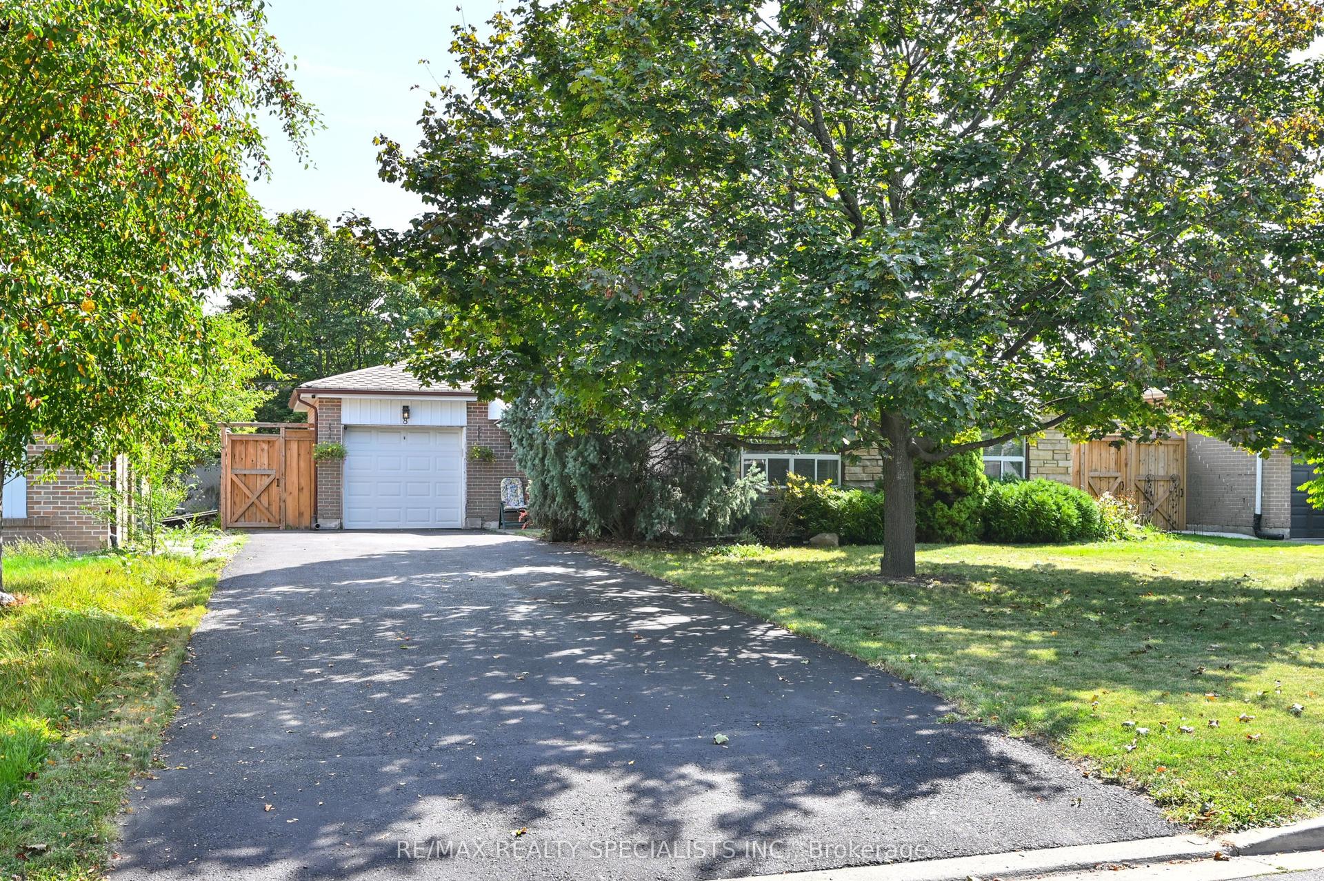 8 Beechwood Crescent — photo 1