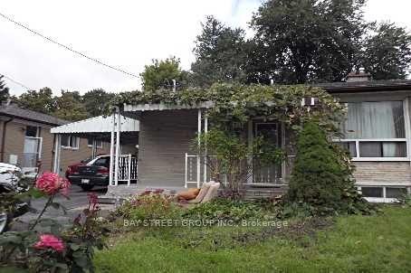 211 Beechy Drive Main #Main, Richmond Hill — Semi-Detached for lease, photo 1