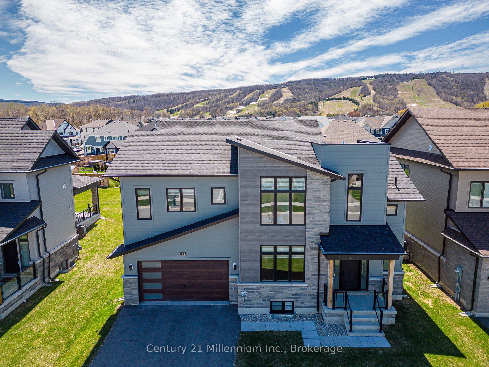 111 STONELEIGH Drive — photo 1