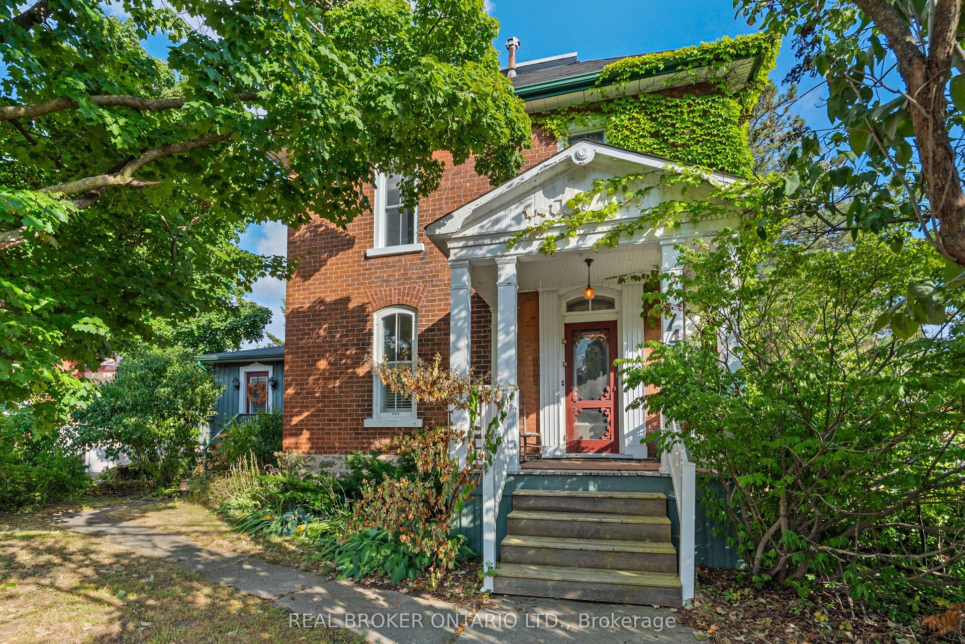 74 LAKE Avenue W — photo 1