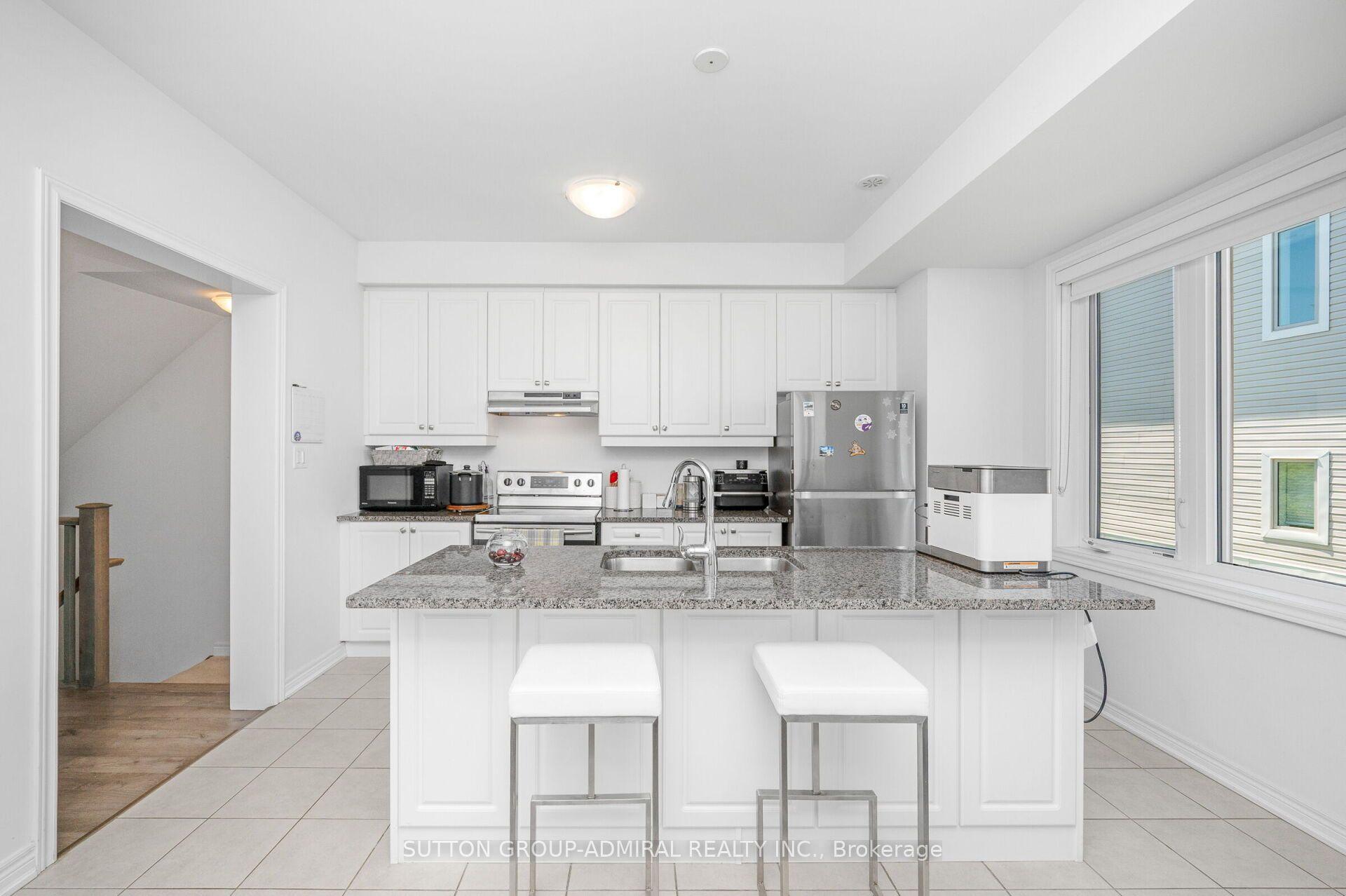 82 Hibiscus Lane — photo 1