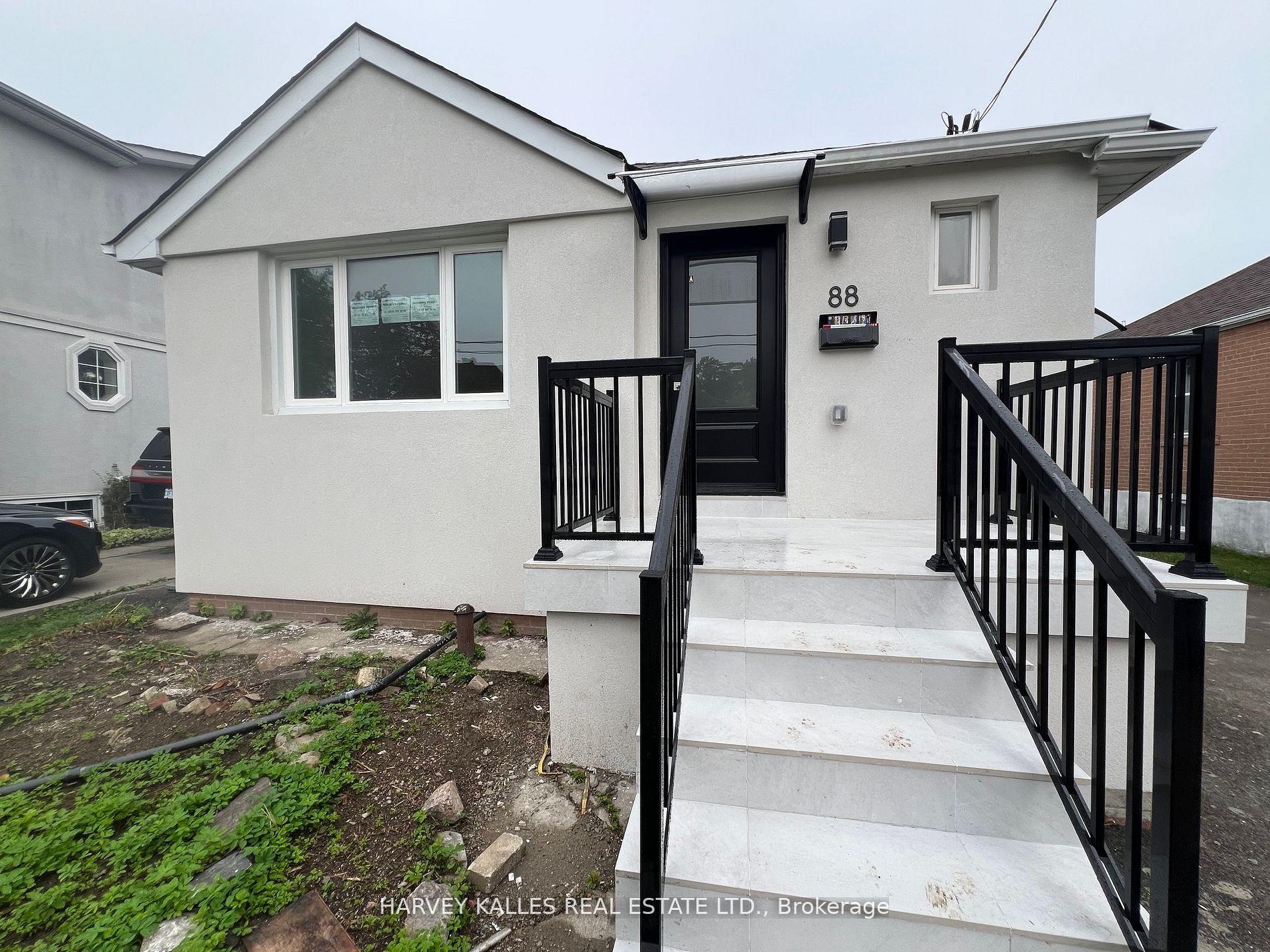 88 McAllister Road Main #Main, Toronto — Detached for lease, photo 1