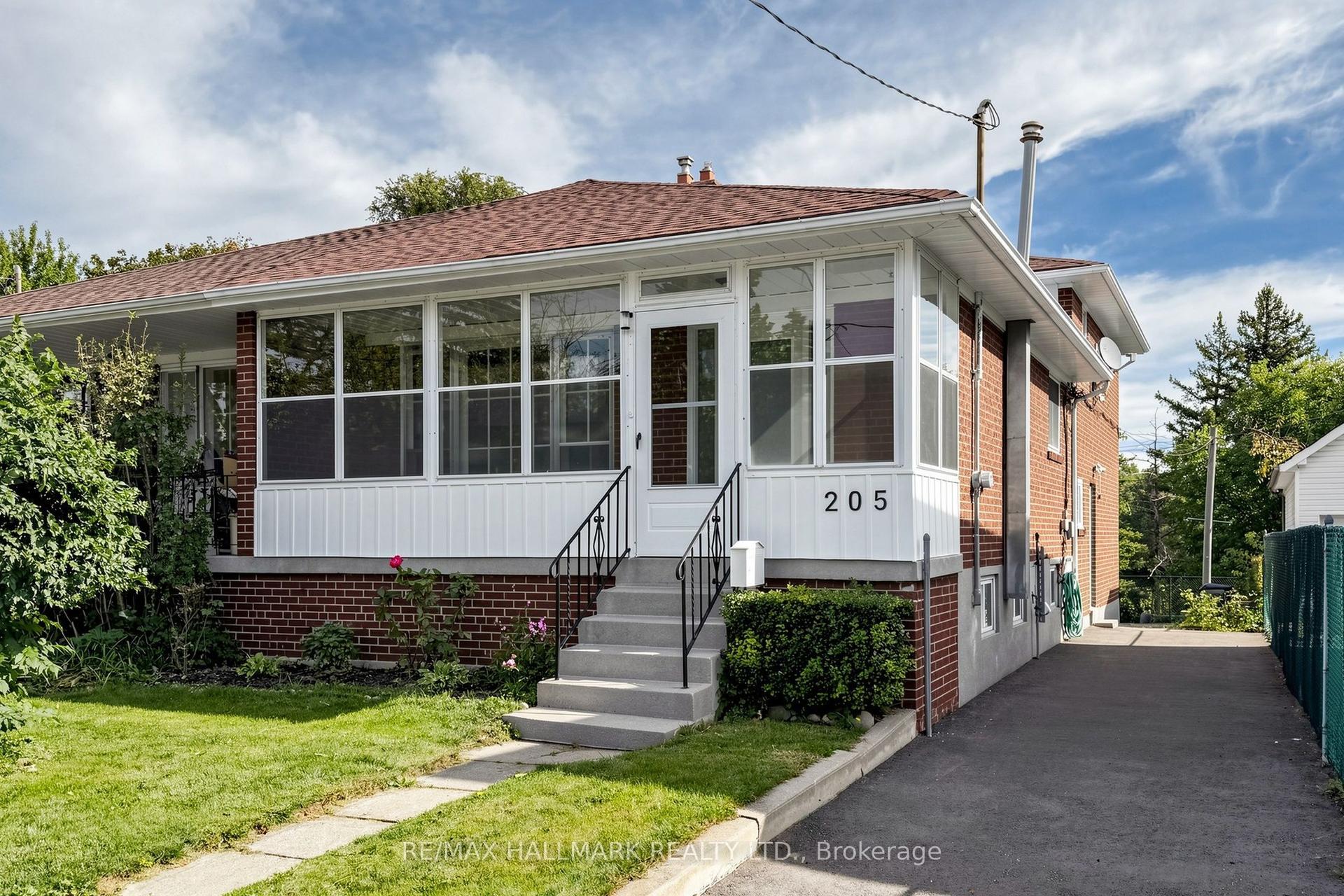 205 Vauxhall Drive, Toronto — Semi-Detached for sale, photo 1