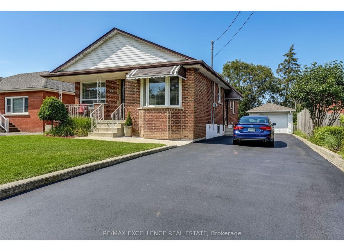 99 Duncombe Drive — photo 1