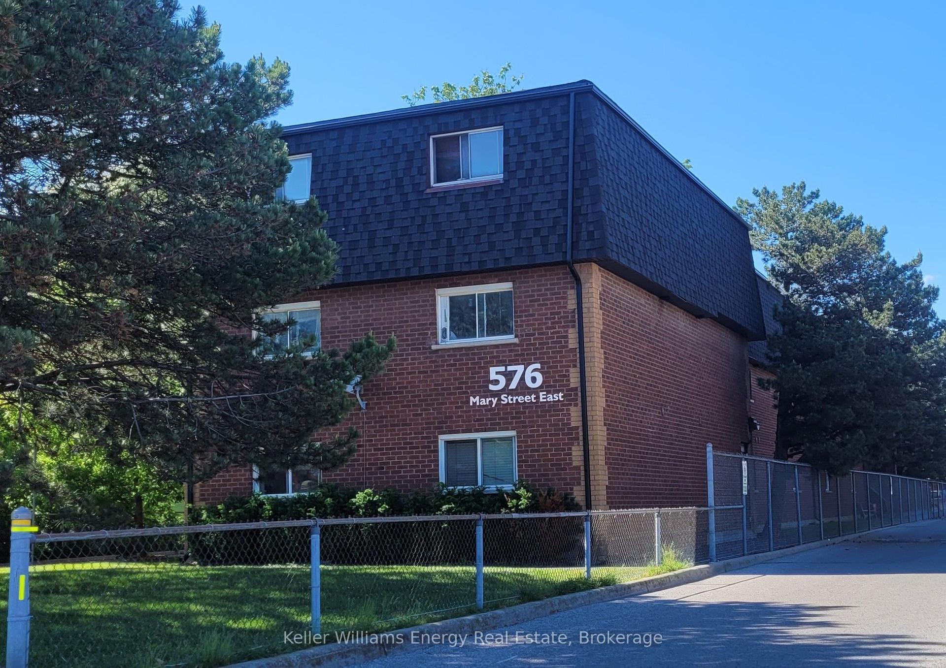 576 Mary Street E 106 #106, Whitby — Multiplex for lease, photo 1