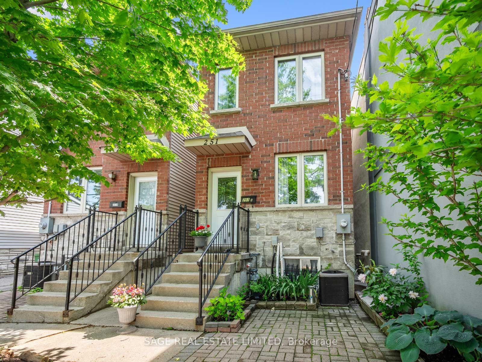 251A Chisholm Avenue — photo 1