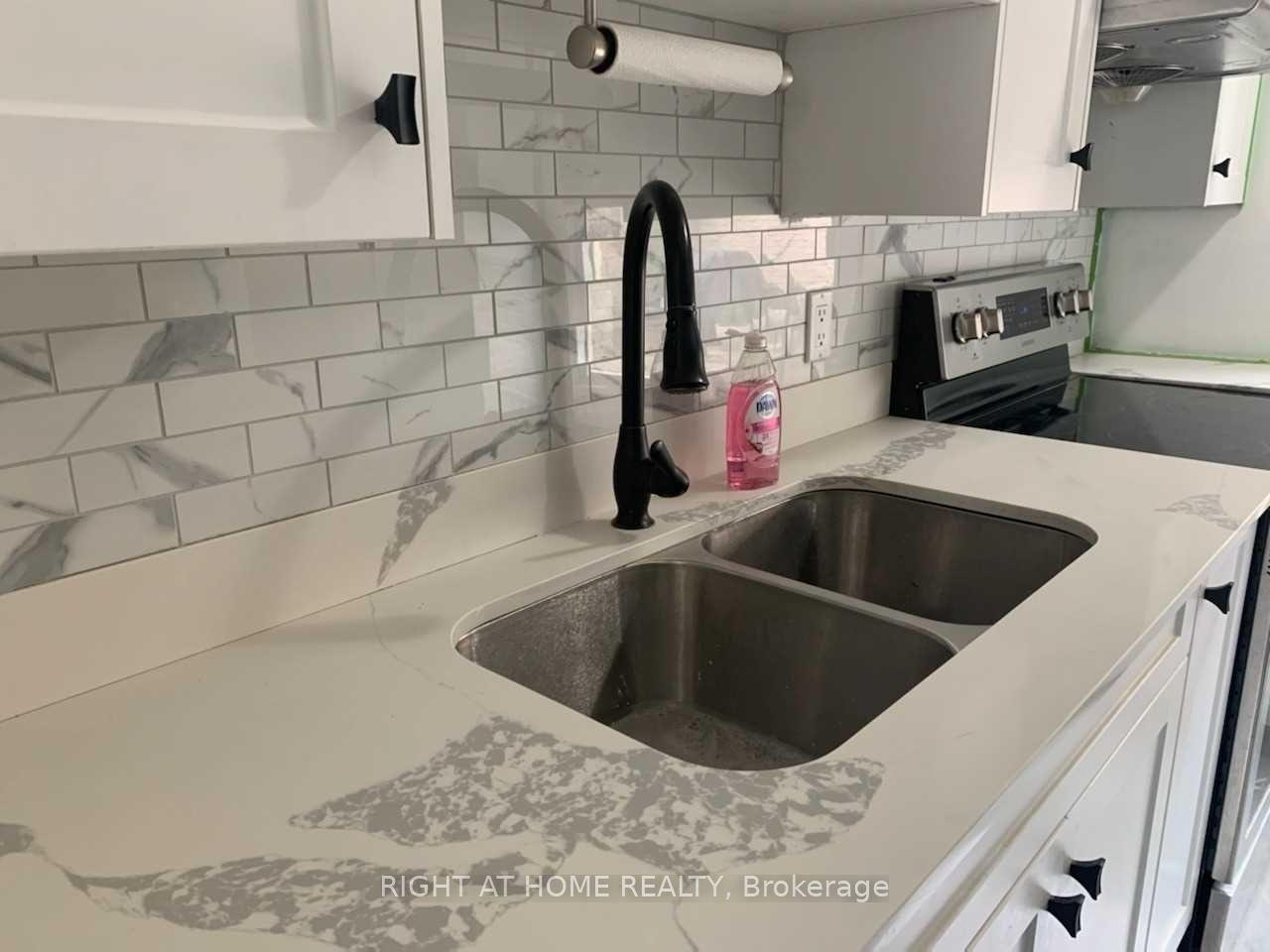 16 Rexdale Boulevard 30 #30, Toronto — Condo Town for lease, photo 1