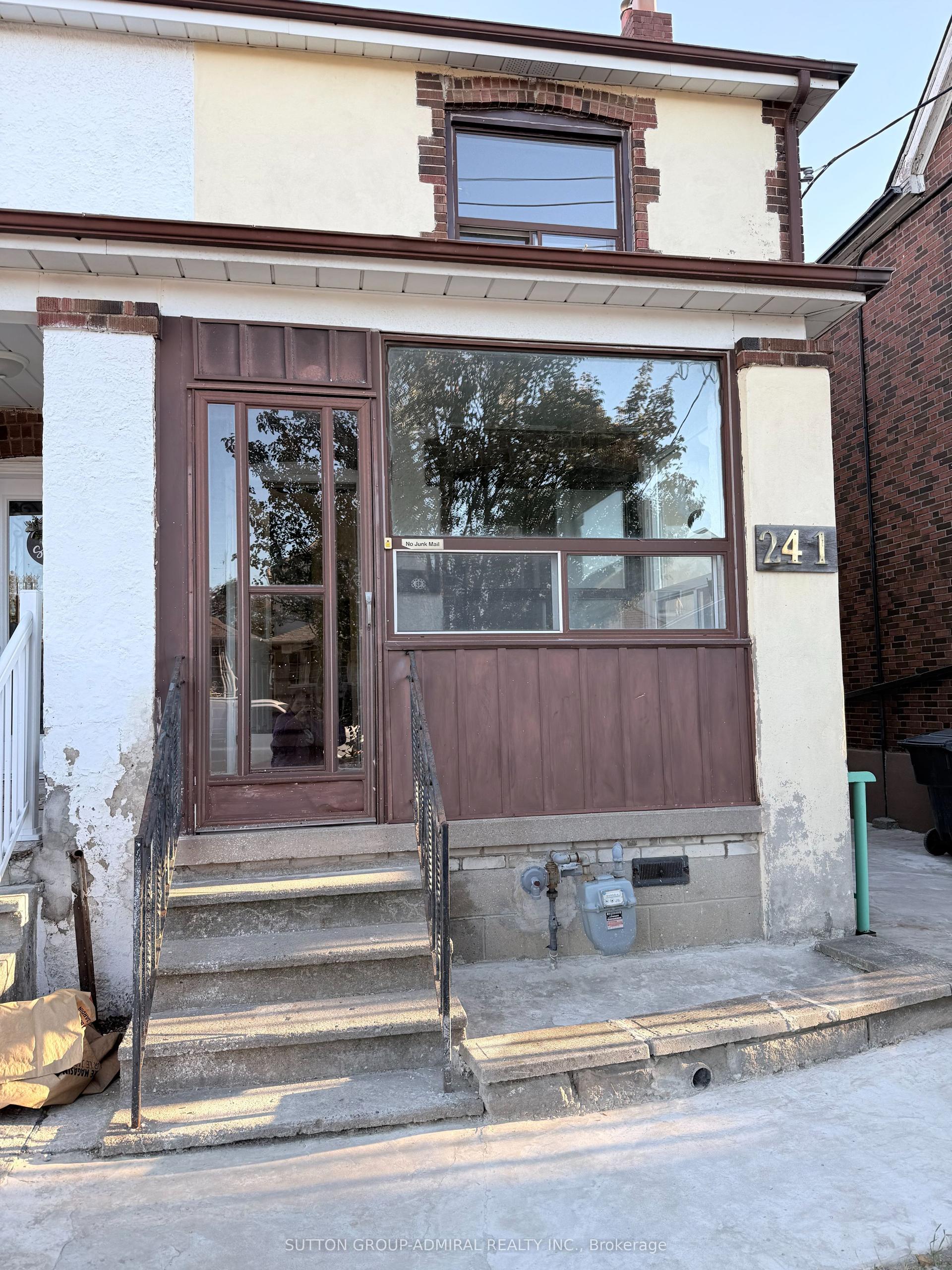241 Dunraven Drive Main #Main, Toronto — Semi-Detached for lease, photo 1