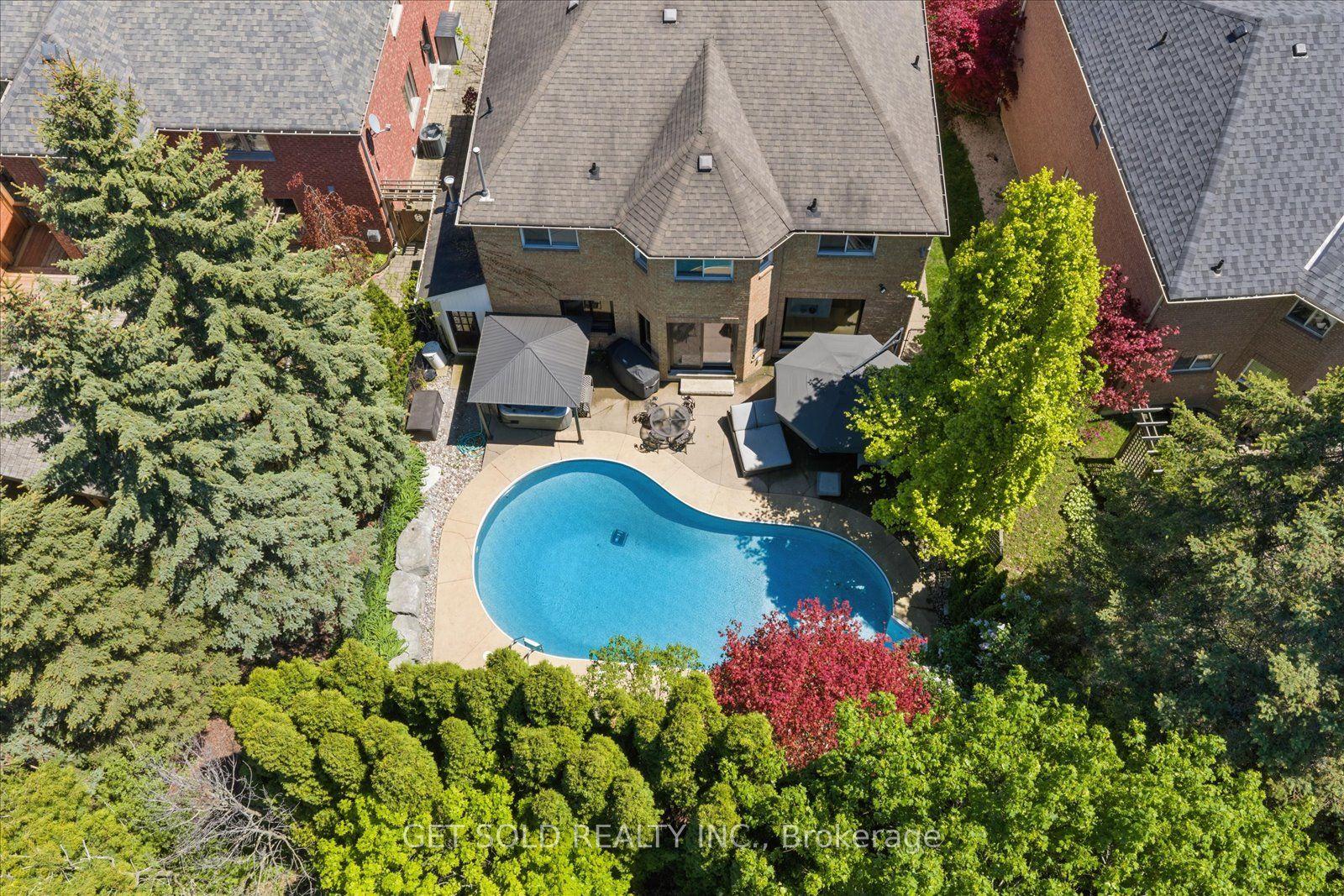 64 Spence Drive, Aurora — Detached for sale, photo 1