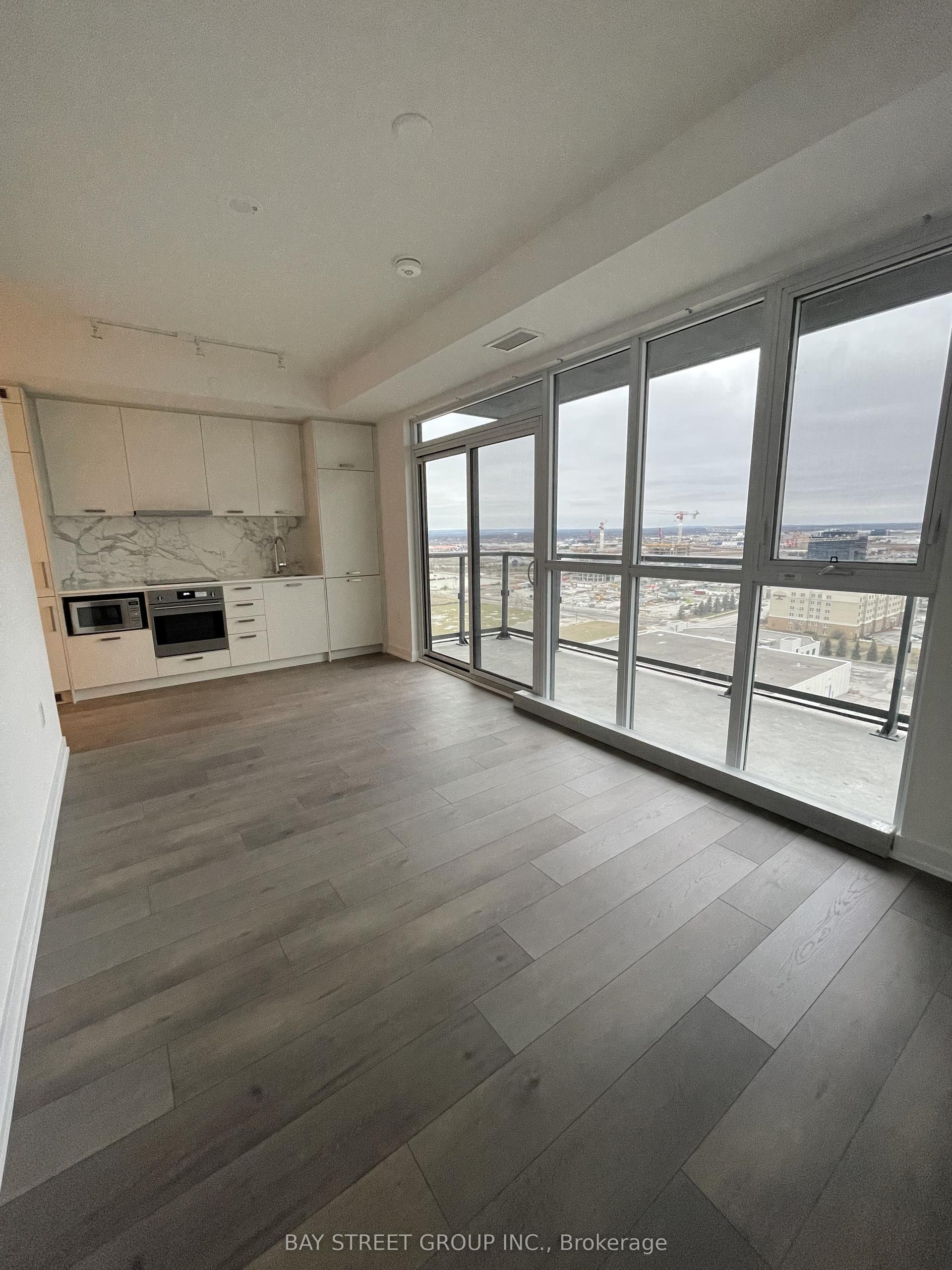 10 Honeycrisp Crescent 1717 #1717, Vaughan — Condo for lease, photo 1
