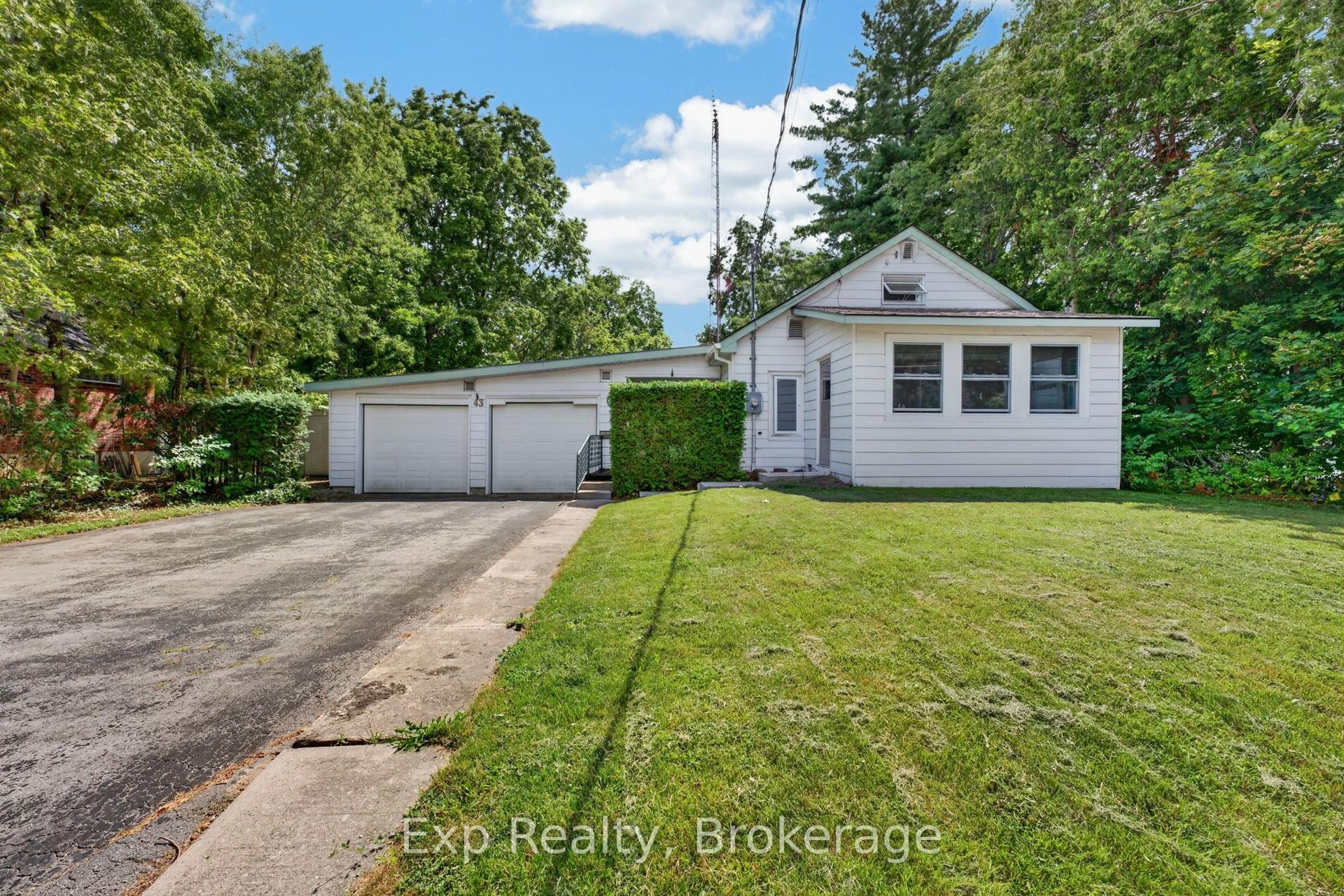 43 Paul Street, Prince Edward County — Detached for sale, photo 1