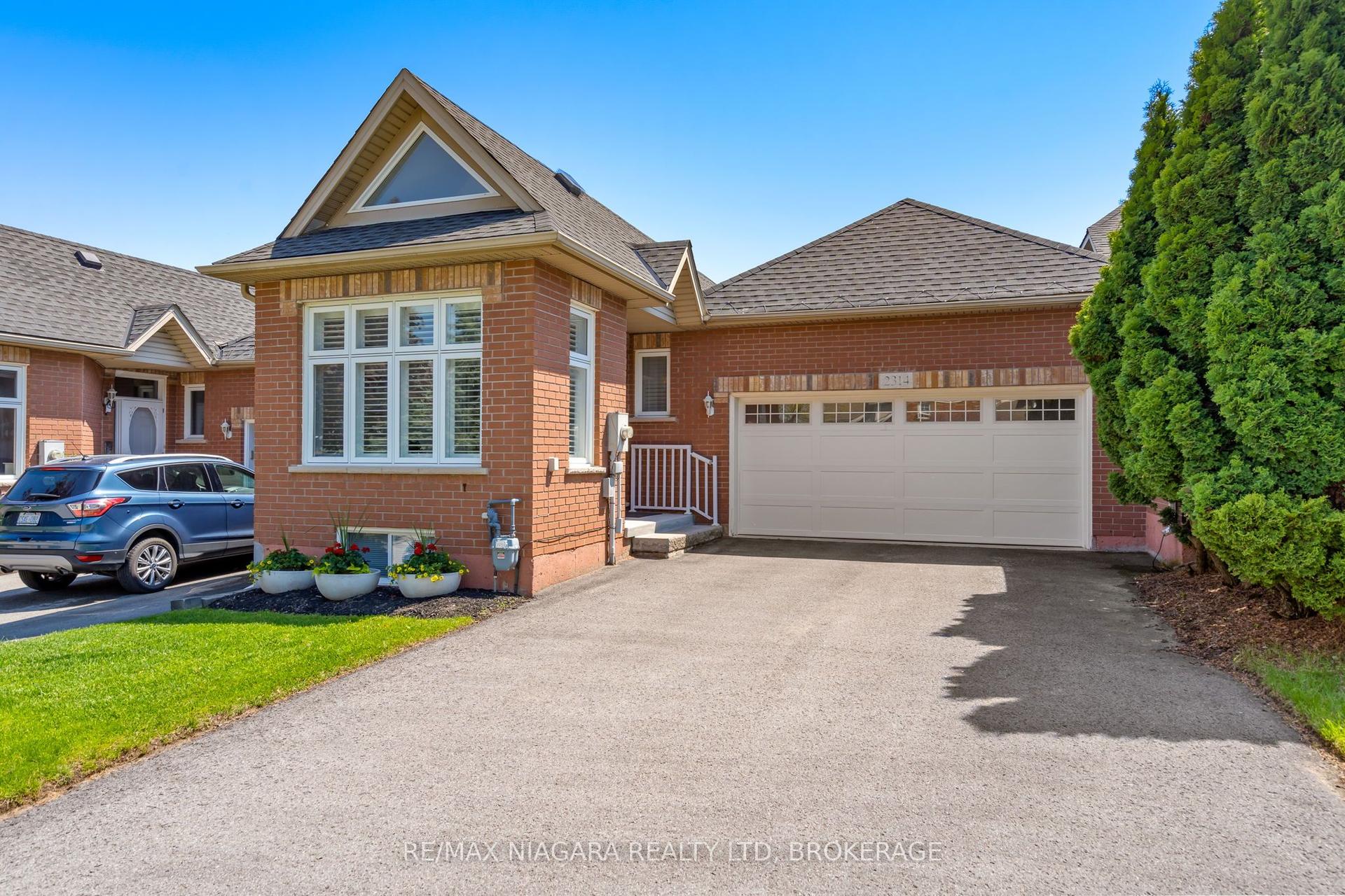 2314 Stonehaven Avenue, Niagara Falls — Townhouse for sale, photo 1