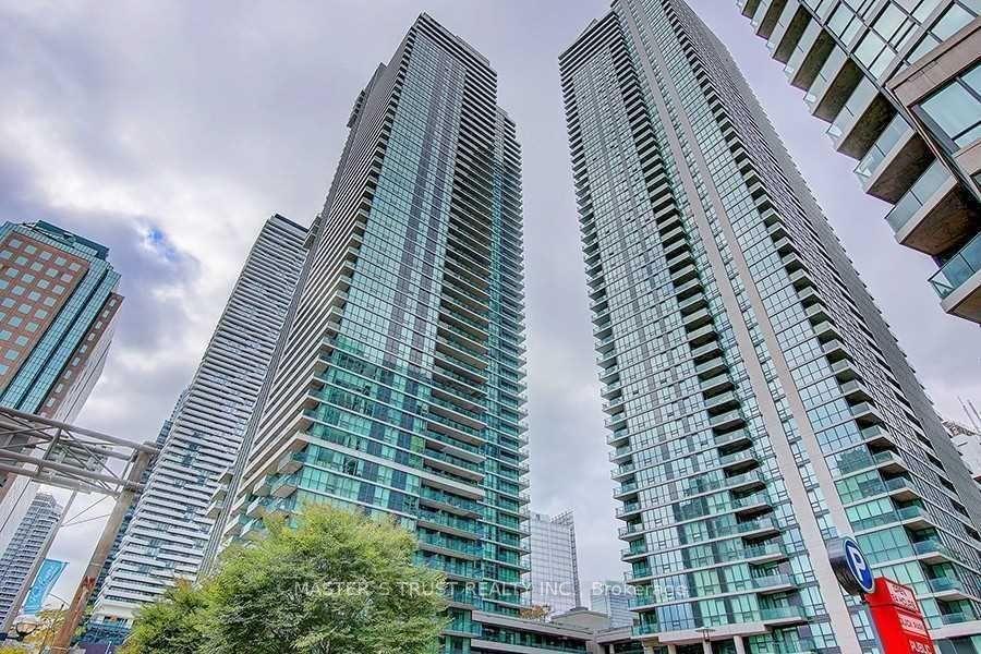 18 Harbour Street 3211 #3211, Toronto — Condo for lease, photo 1