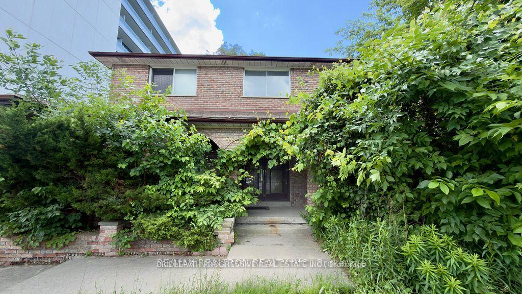 589 Sheppard Avenue E, Toronto — Detached for lease, photo 1