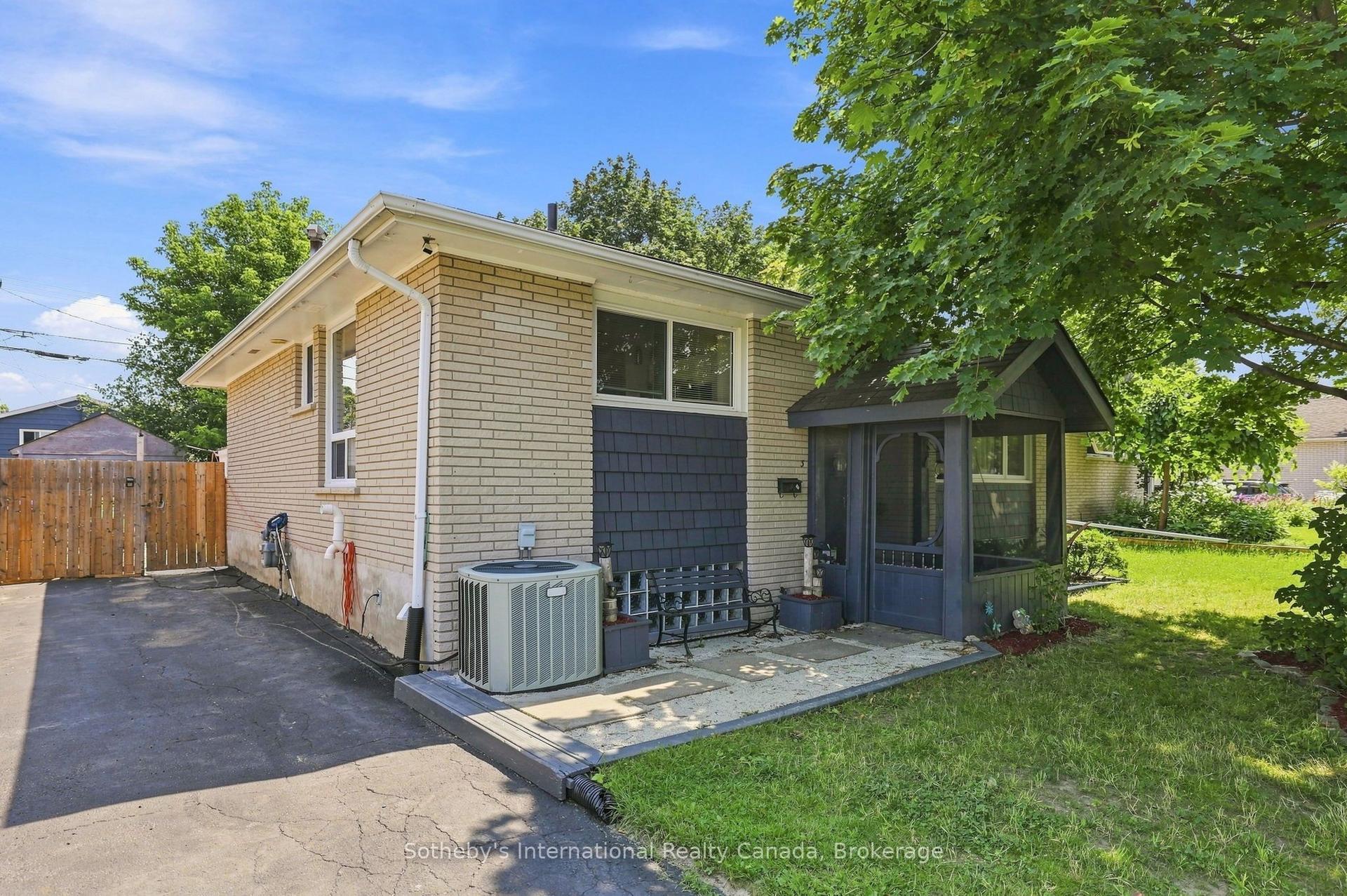 3 DICKSON Road, Collingwood — Detached for sale, photo 1