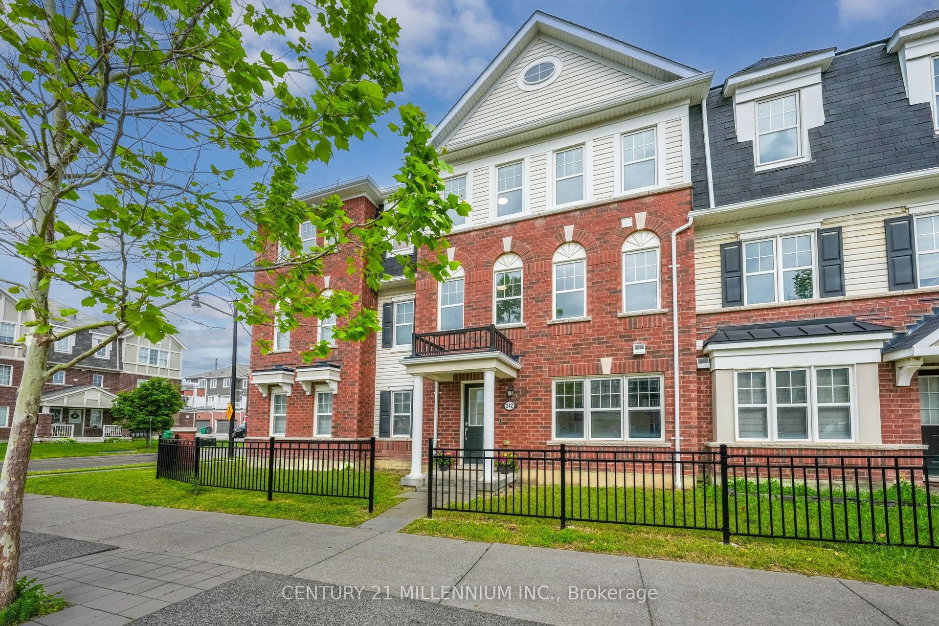 242 Remembrance Road, Brampton — Townhouse for sale, photo 1