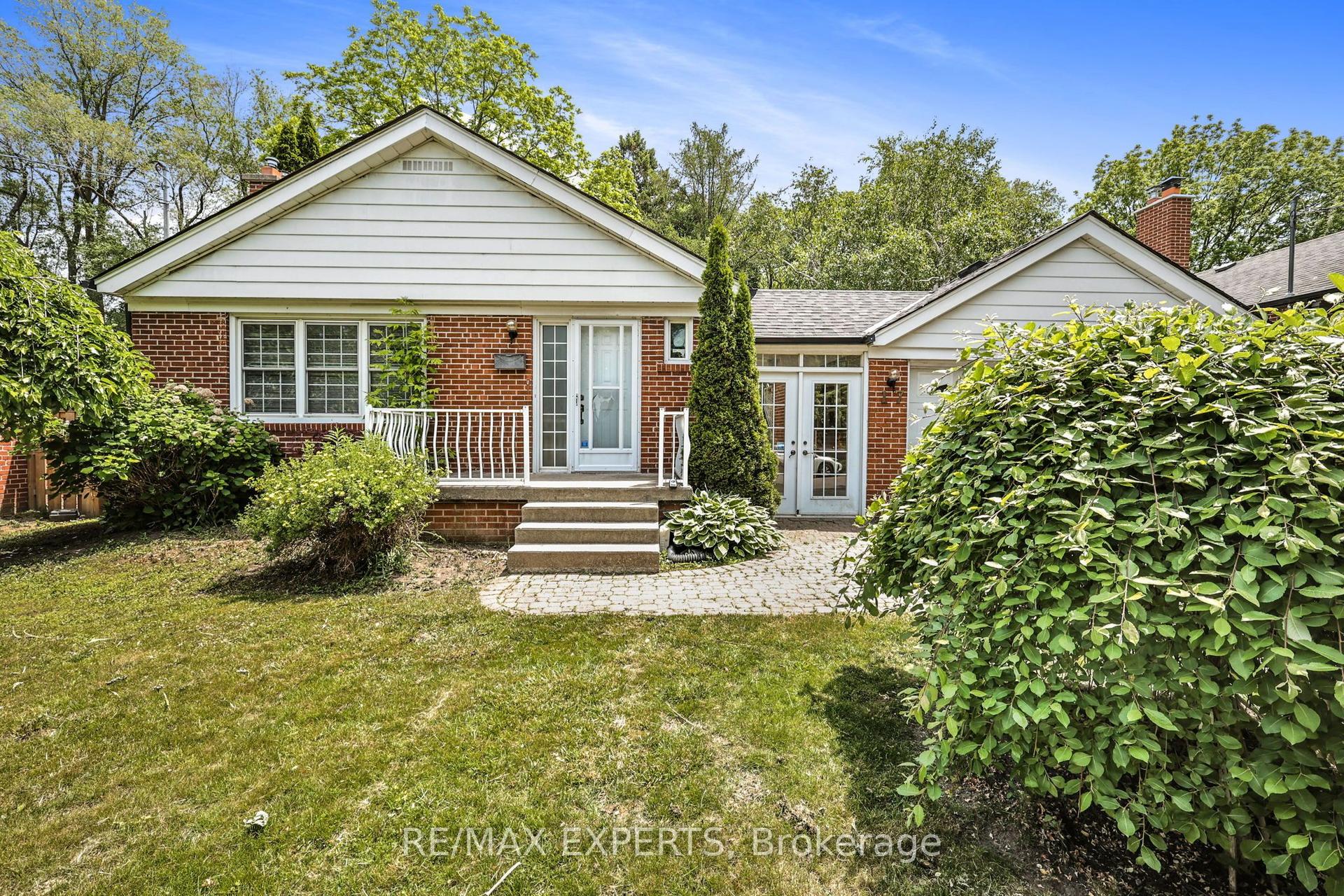 17 Brinloor Boulevard — photo 1