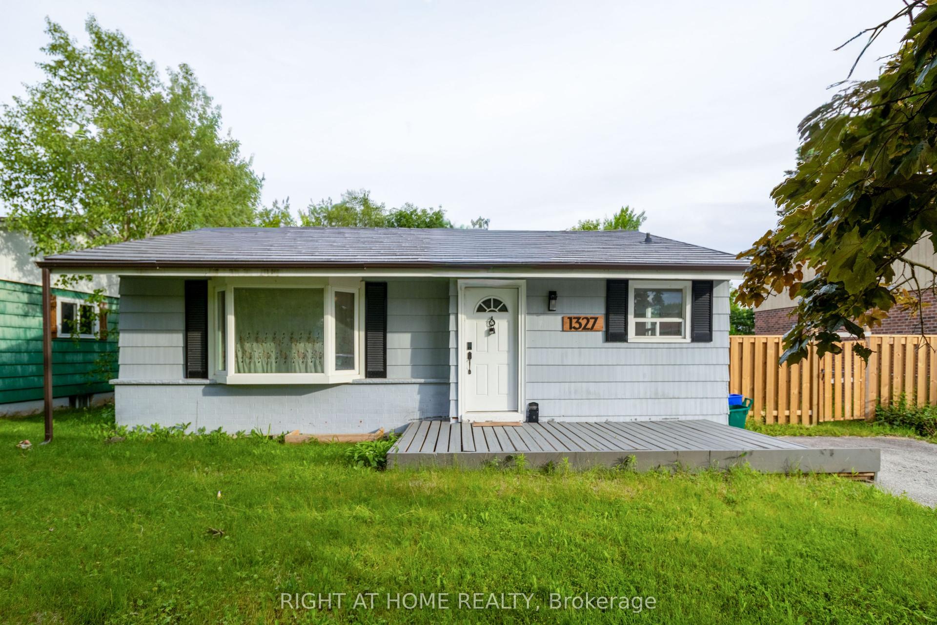 1327 Commerce Street, Pickering — Detached for sale, photo 1