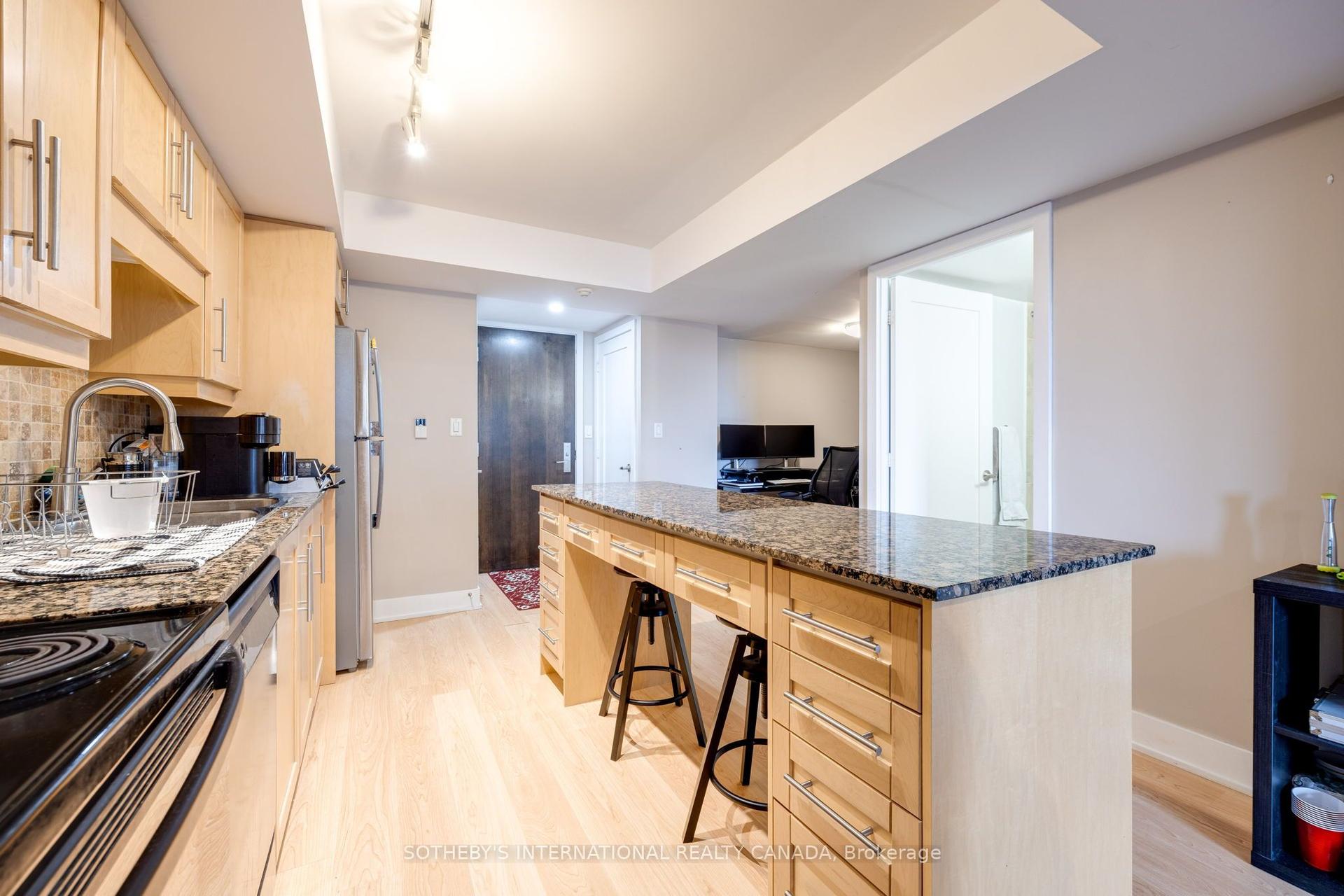 20 Blue Jays Way 1705 #1705 — photo 1