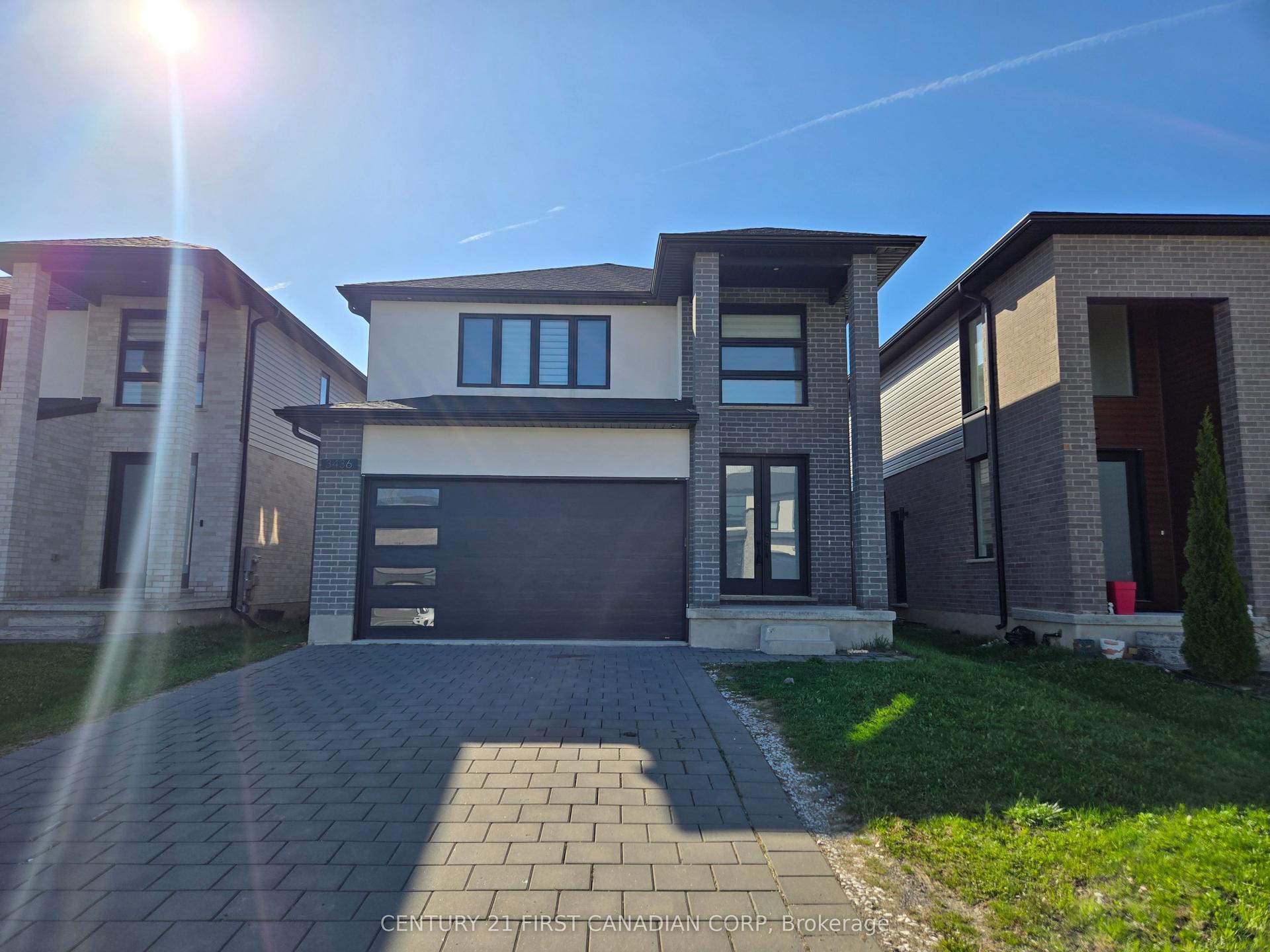3436 EMILYCARR Lane, London South — Detached for sale, photo 1