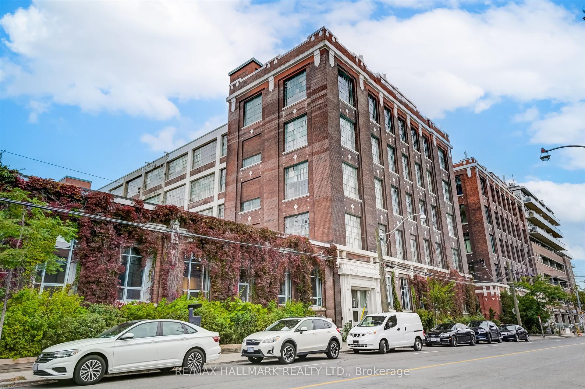 245 Carlaw Avenue 404A #404A — photo 1