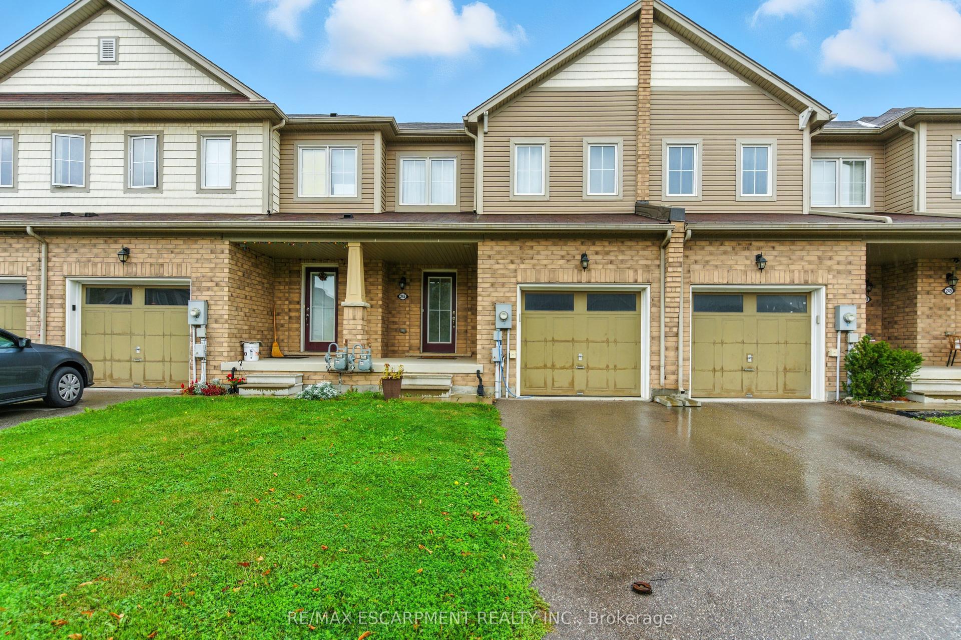 245 Powell Road, Brantford — Townhouse for lease, photo 1